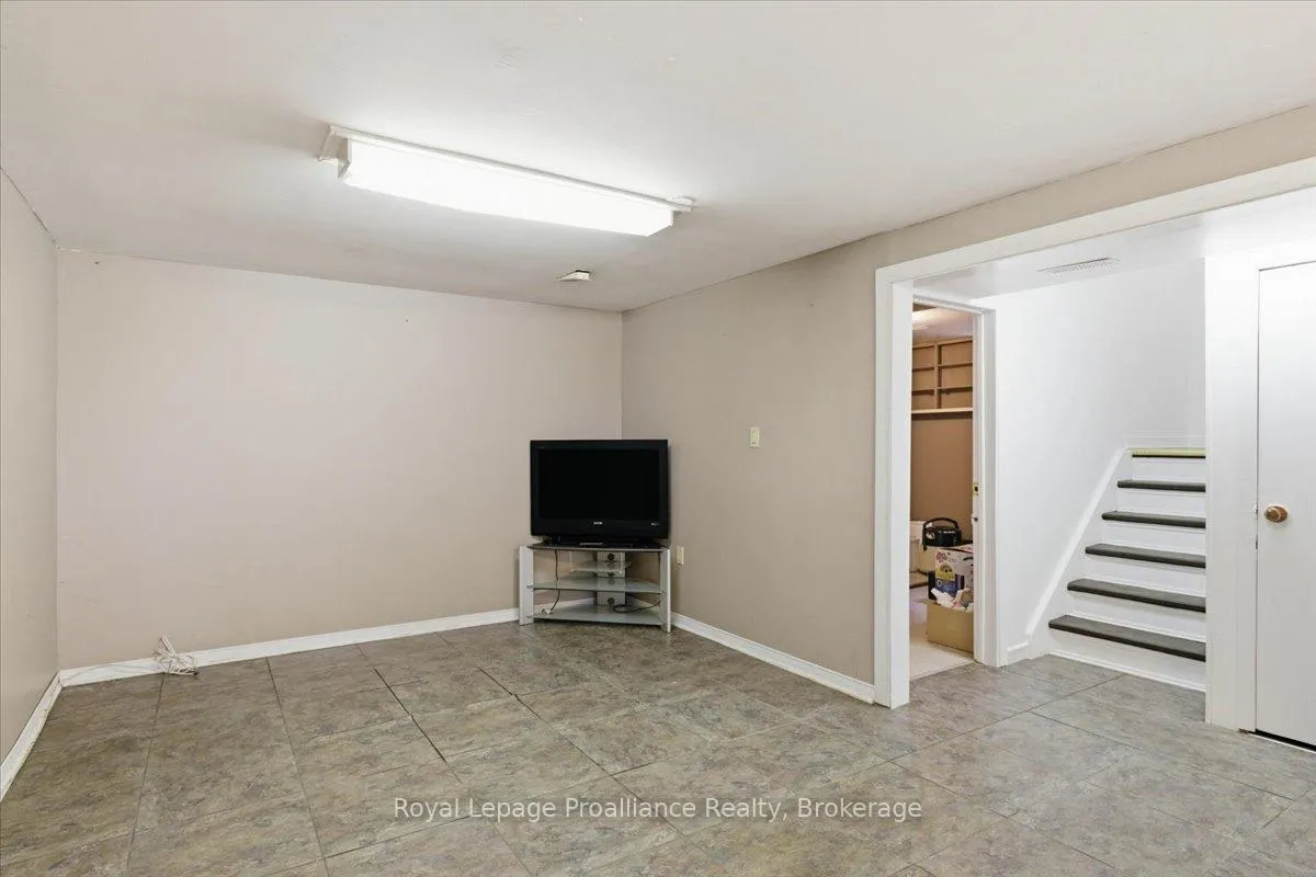Photo 26 of 131 Prospect Hill, Quinte West, Trenton Ward — HOMEH