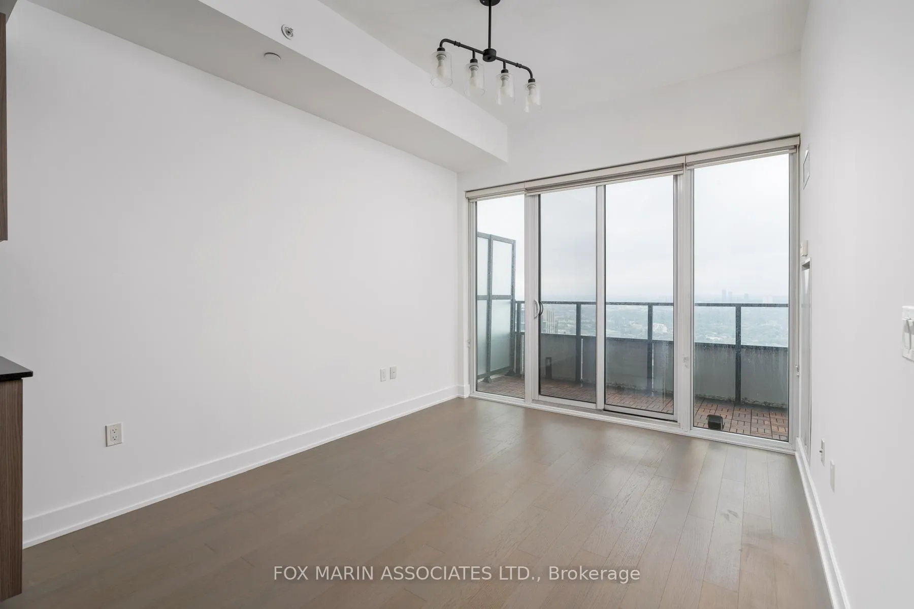 Photo 8 of Unit 5201, 30 Shore Breeze Drive, Etobicoke, Mimico — HOMEH