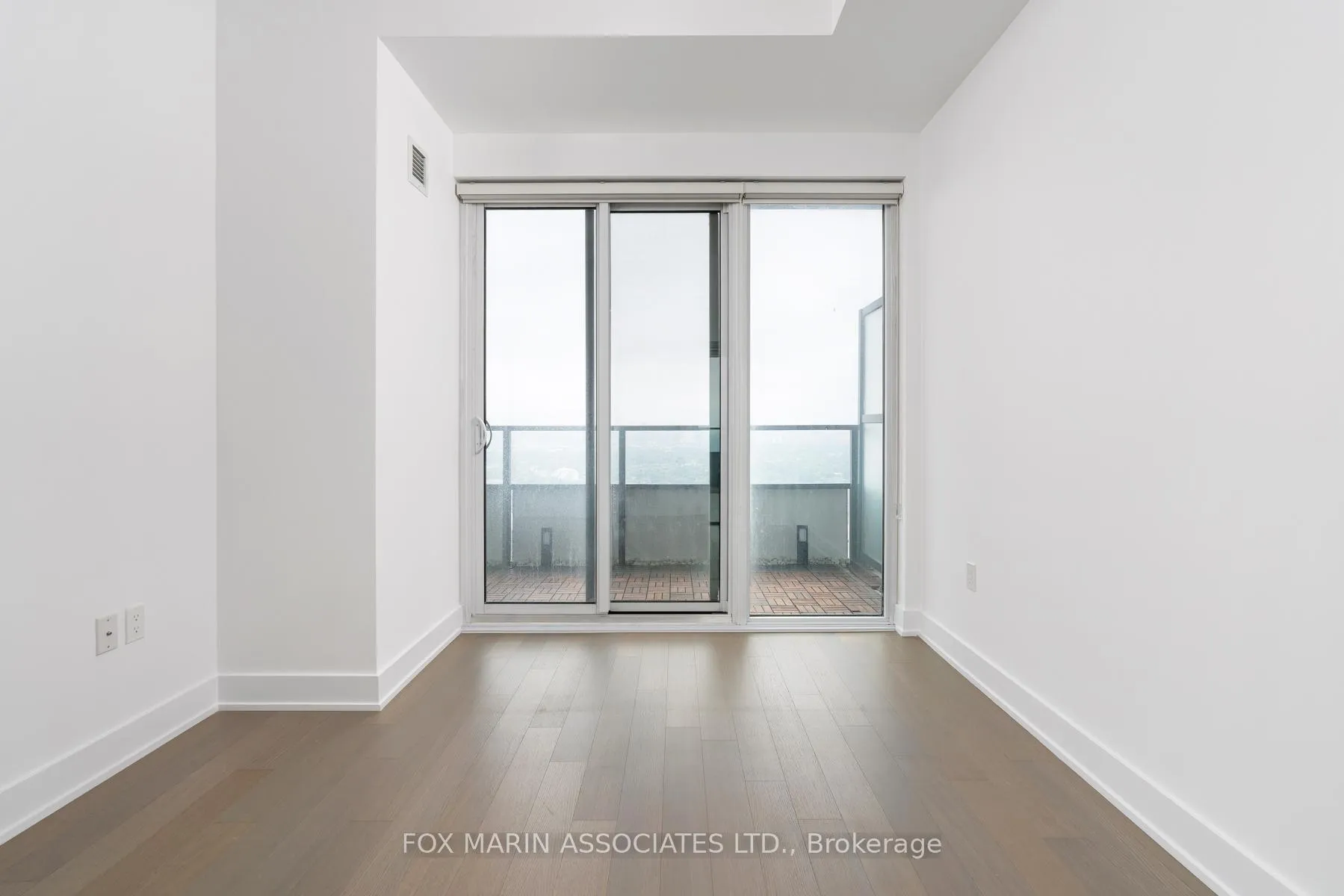 Photo 13 of Unit 5201, 30 Shore Breeze Drive, Etobicoke, Mimico — HOMEH