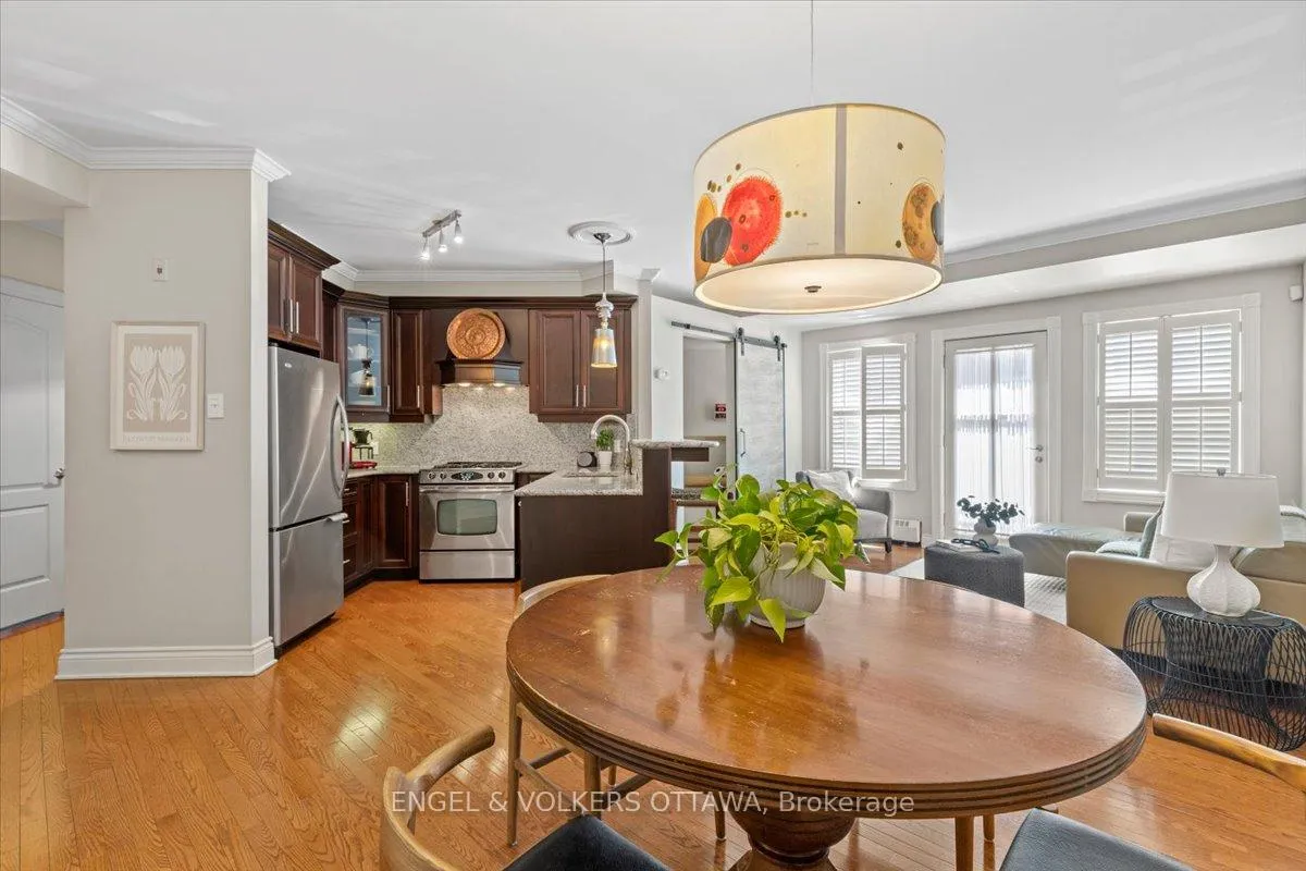 Photo 3 of Unit 2, 139 Guigues Avenue, Ottawa, Lower Town/Byward Market — HOMEH