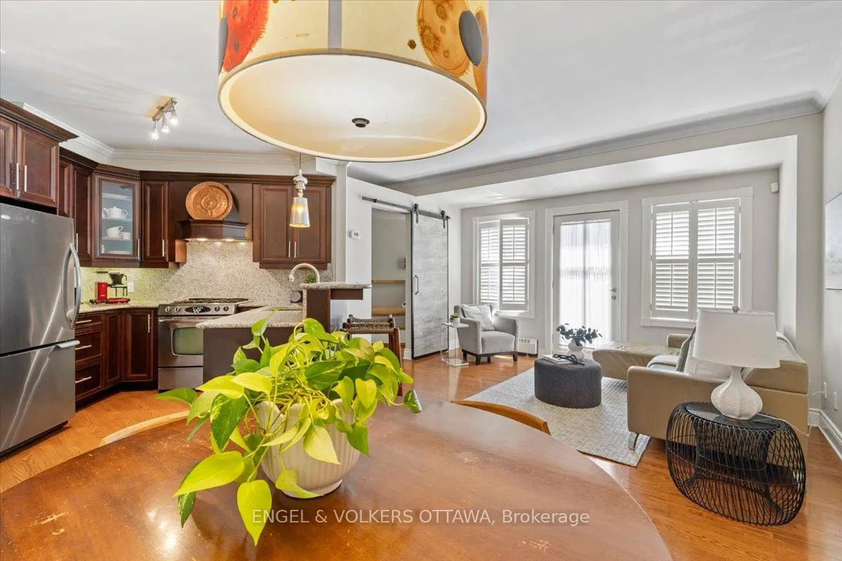 Photo 4 of Unit 2, 139 Guigues Avenue, Ottawa, Lower Town/Byward Market — HOMEH