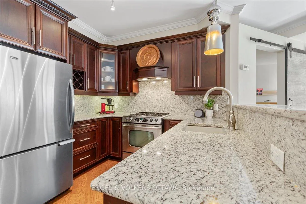 Photo 5 of Unit 2, 139 Guigues Avenue, Ottawa, Lower Town/Byward Market — HOMEH