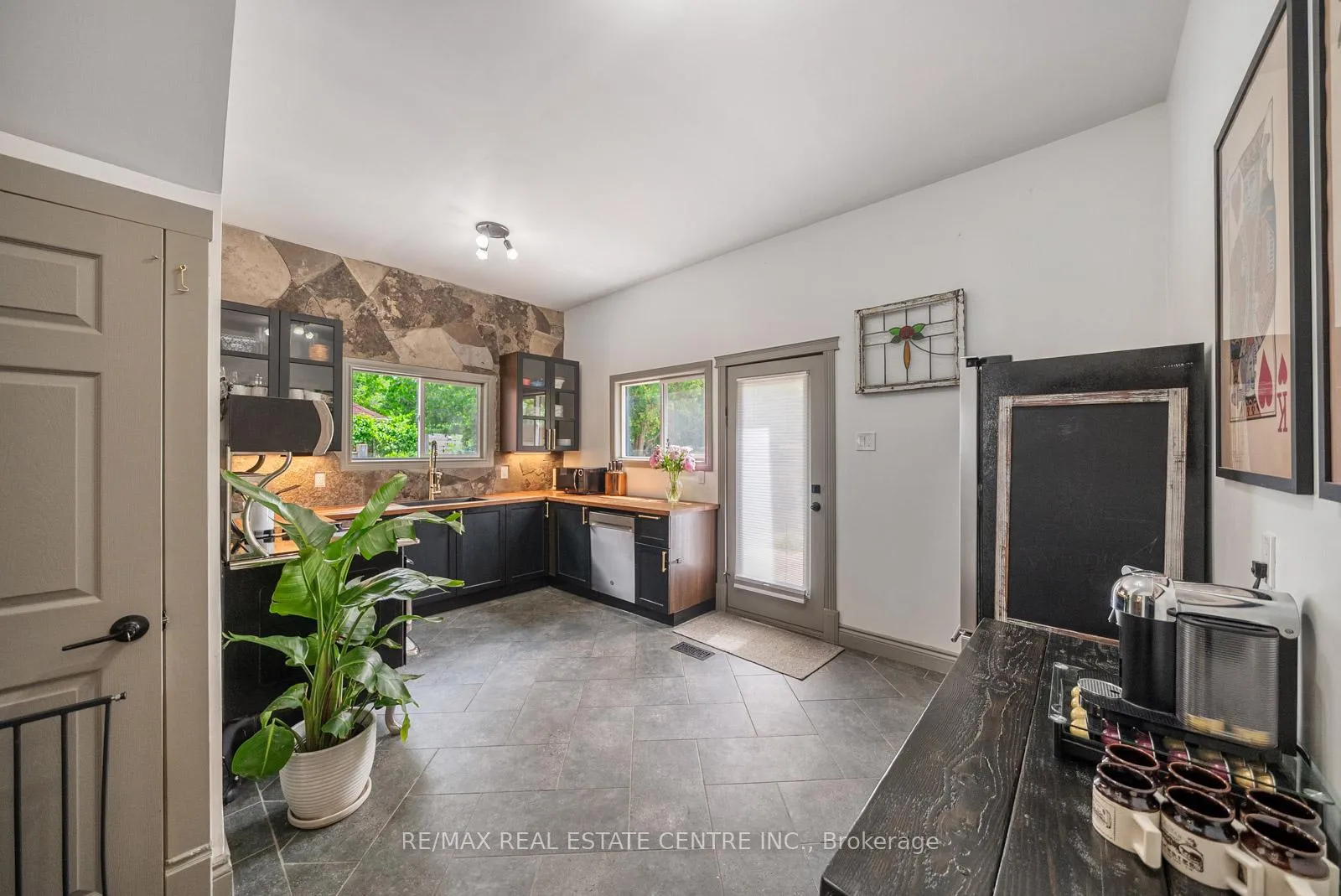 Photo 12 of 41 Toronto Street, Guelph, St. Patrick's Ward — HOMEH