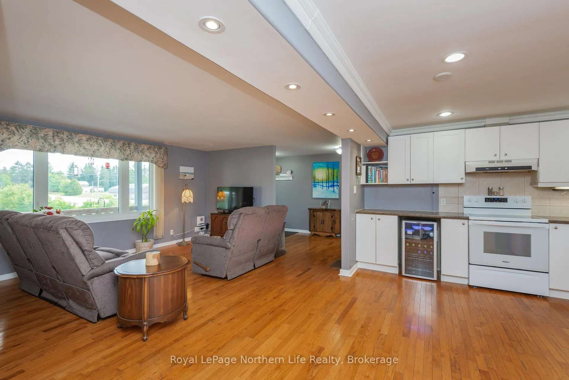 Photo 11 of 12 Valley View Drive E, Powassan — HOMEH