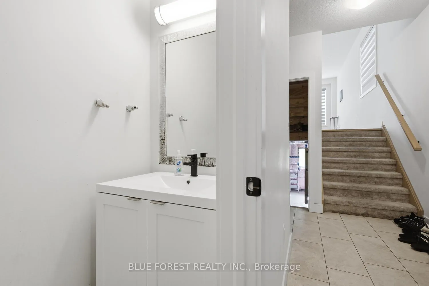 Photo 6 of 23 Christopher Court, London, South J — HOMEH