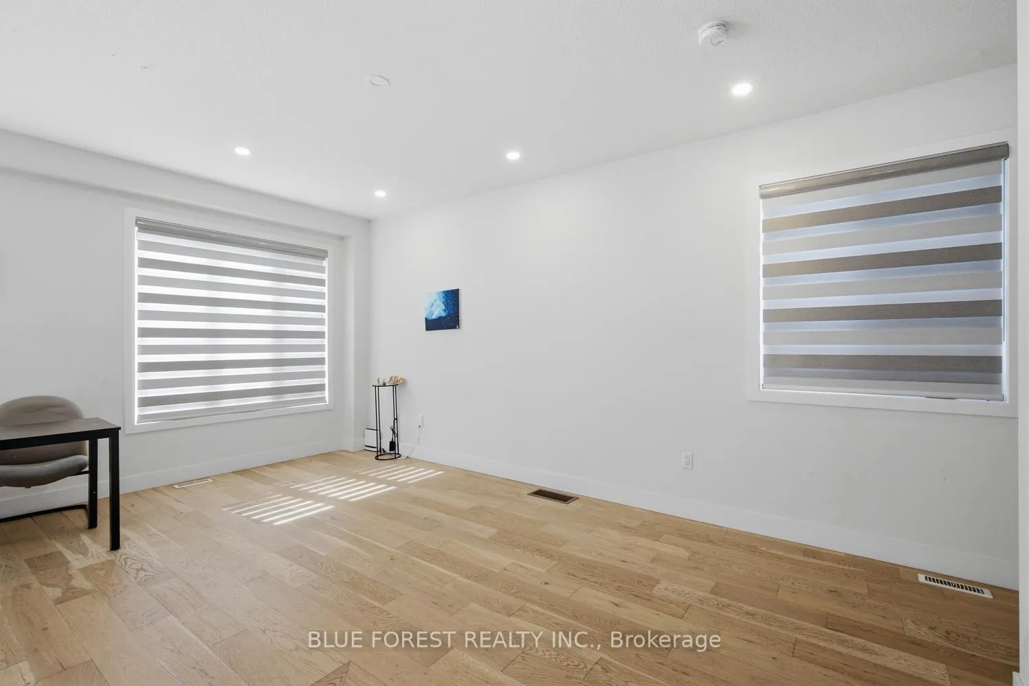 Photo 8 of 23 Christopher Court, London, South J — HOMEH