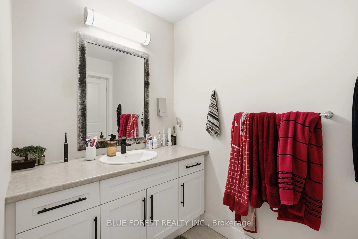 Photo 21 of 23 Christopher Court, London, South J — HOMEH