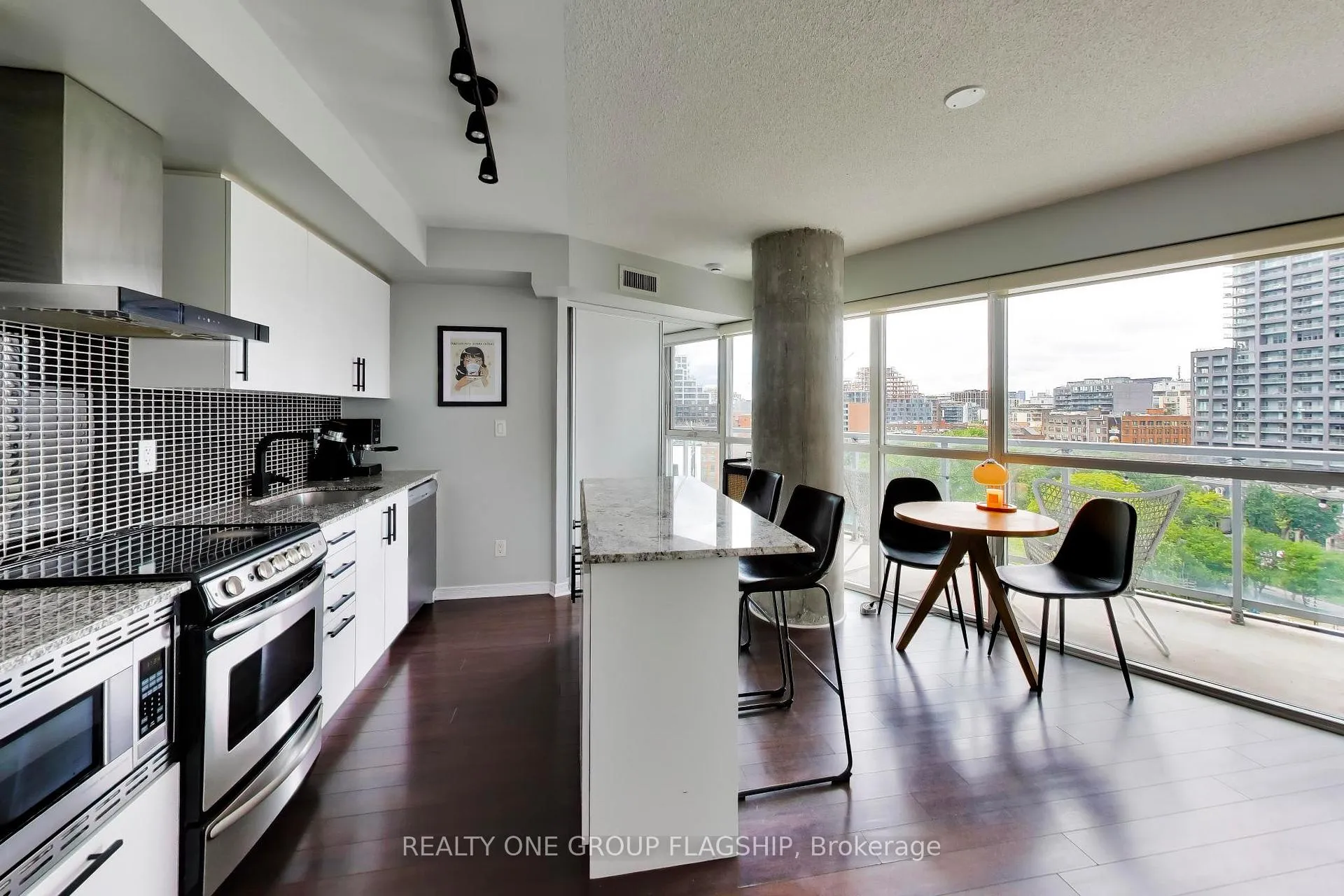 Photo 4 of Unit 918, 352 Front Street W, Toronto, Waterfront Communities — HOMEH
