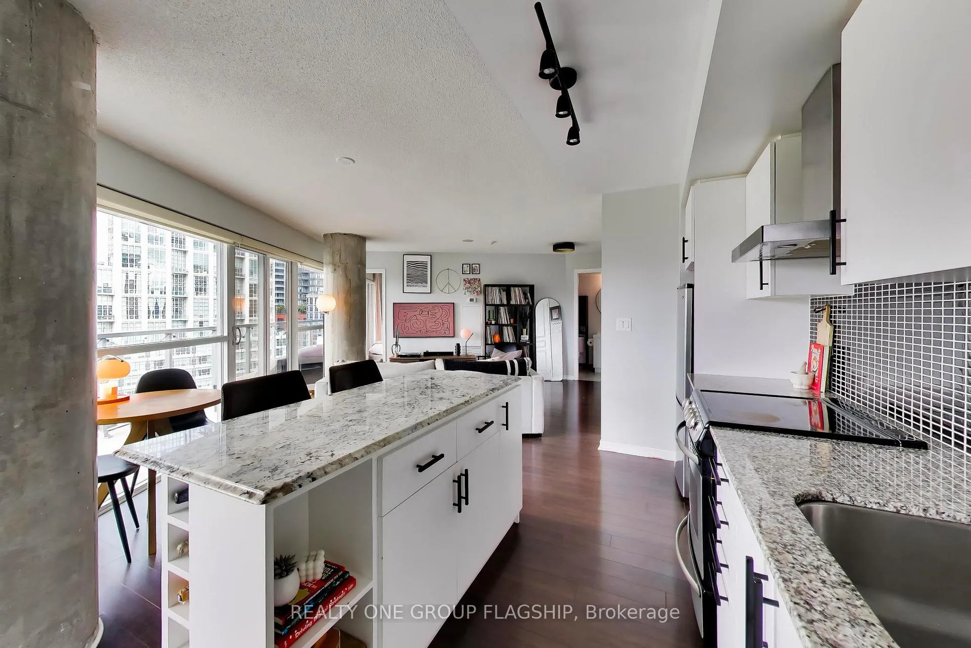 Photo 5 of Unit 918, 352 Front Street W, Toronto, Waterfront Communities — HOMEH