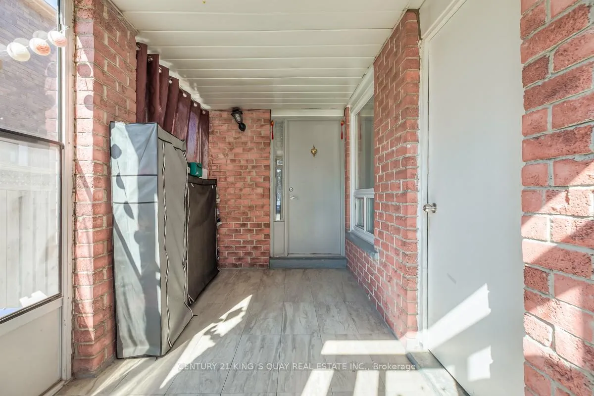 Photo 4 of 62 Stather Crescent, Markham, Milliken Mills East — HOMEH