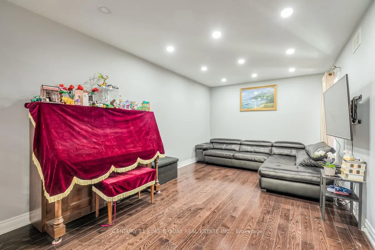 Photo 6 of 62 Stather Crescent, Markham, Milliken Mills East — HOMEH