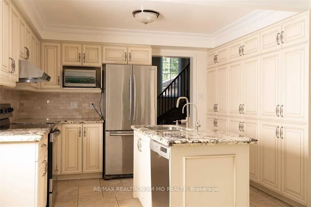 Photo 4 of 35 Mckay Crescent, Markham, Unionville — HOMEH