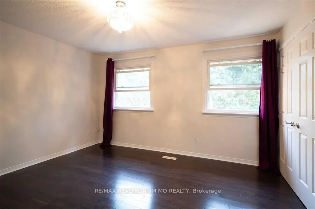 Photo 9 of 35 Mckay Crescent, Markham, Unionville — HOMEH