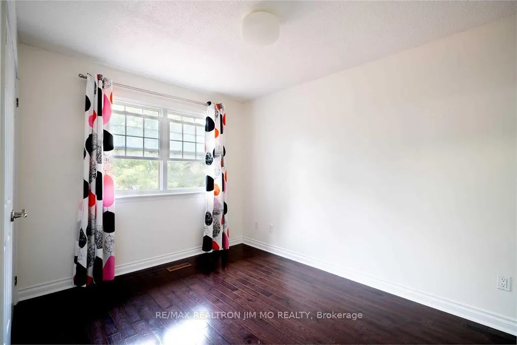 Photo 10 of 35 Mckay Crescent, Markham, Unionville — HOMEH