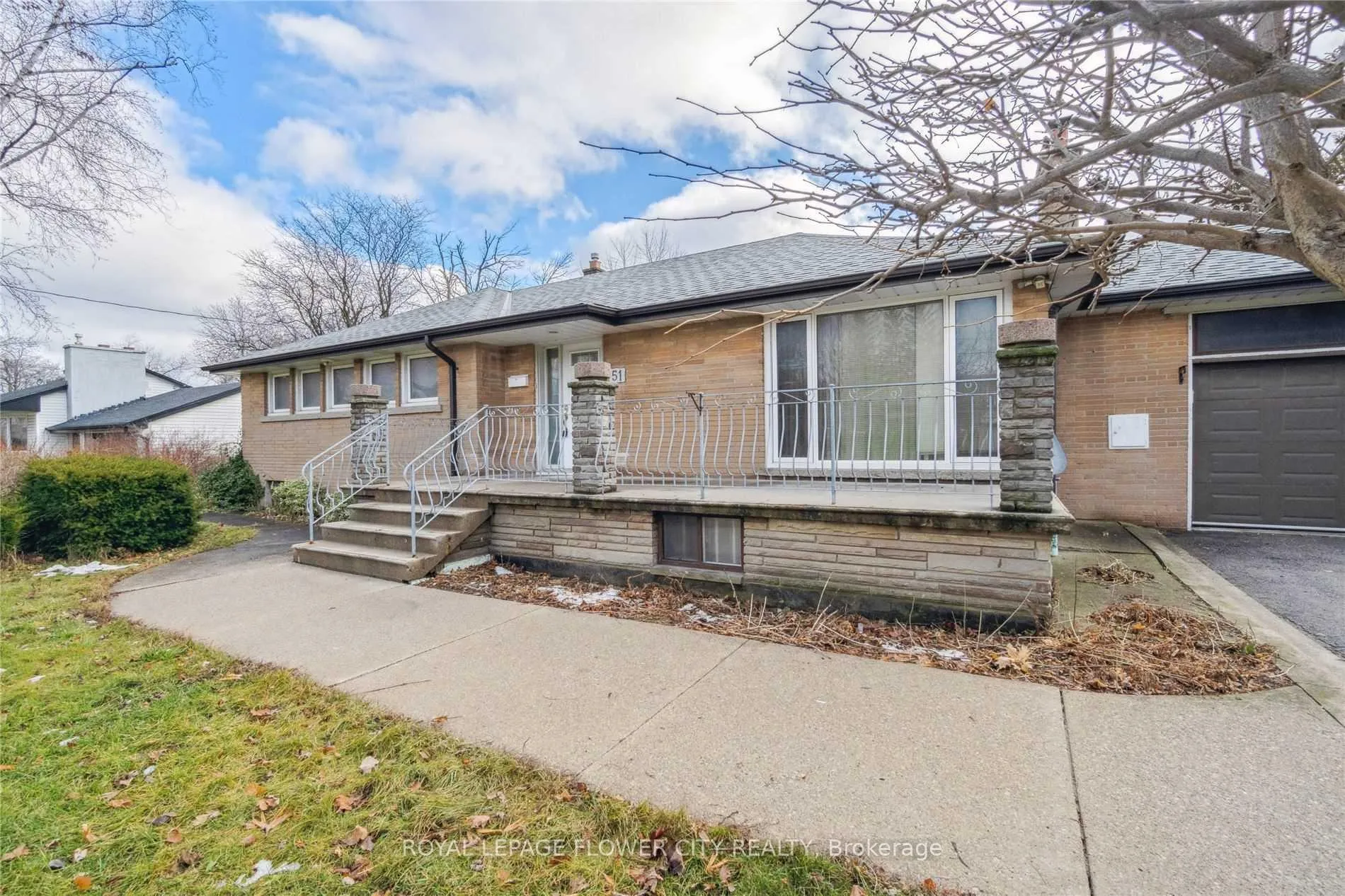 Photo 1 of 51 Hillside Avenue, Vaughan, Concord — HOMEH