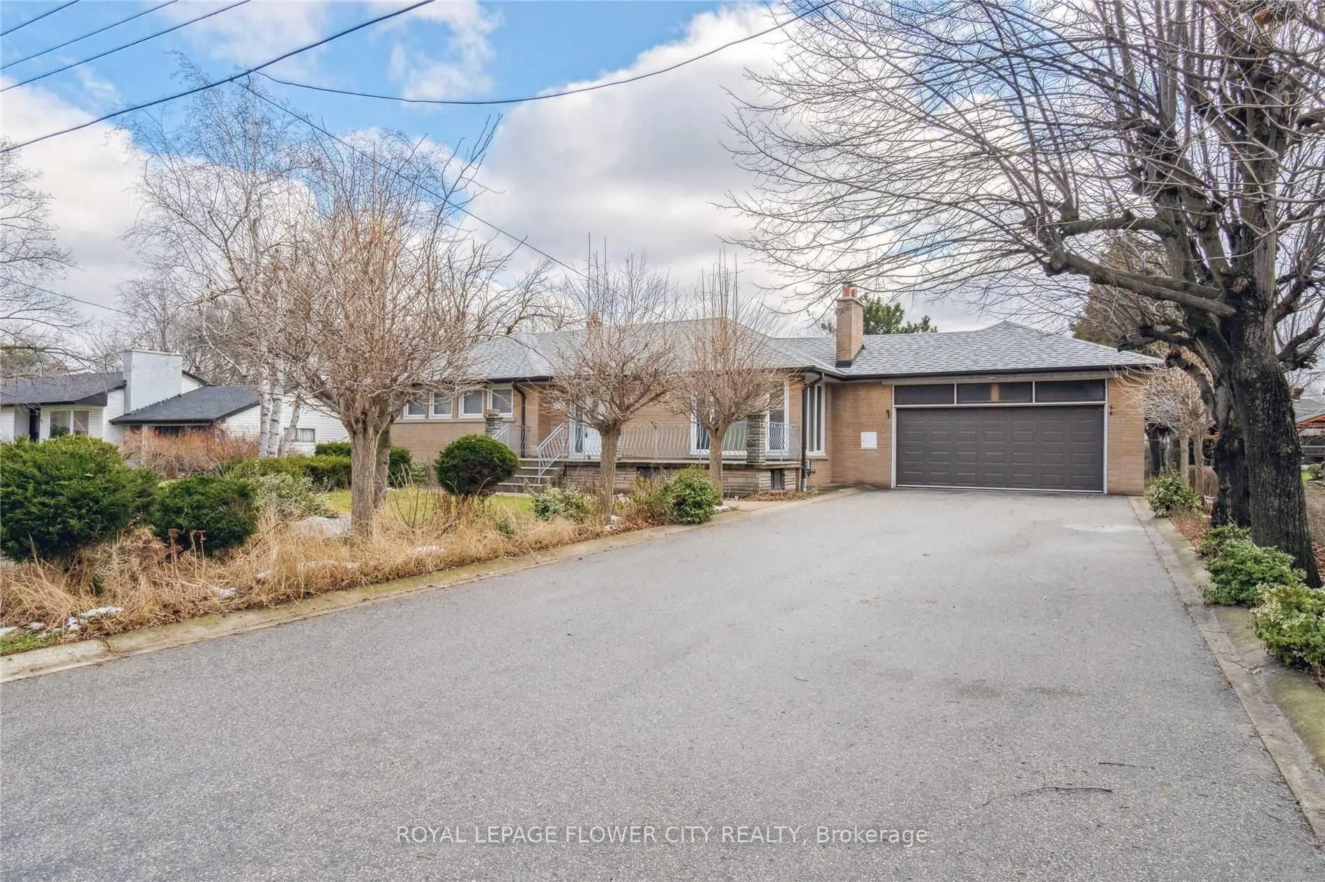 Photo 2 of 51 Hillside Avenue, Vaughan, Concord — HOMEH