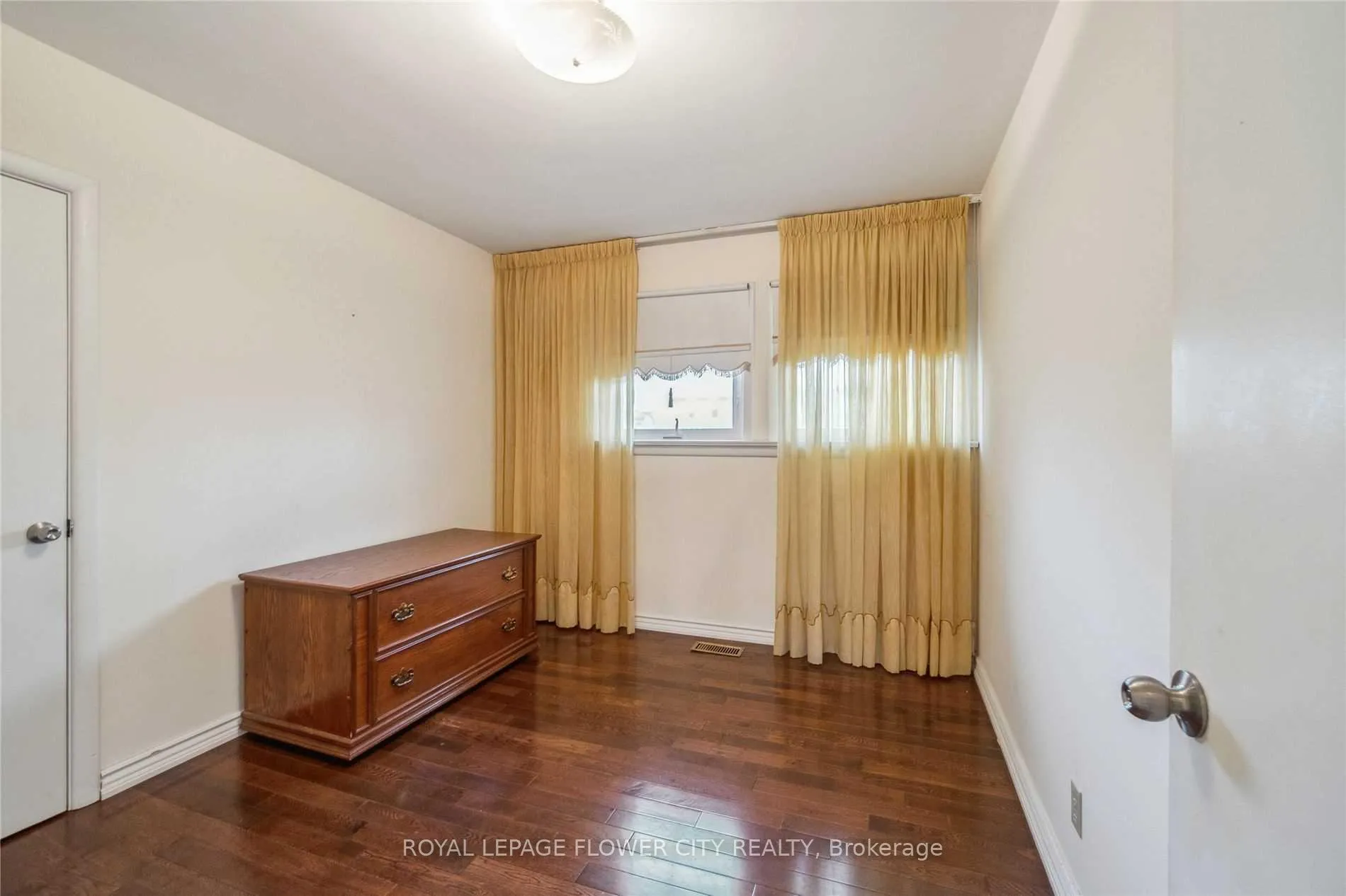 Photo 6 of 51 Hillside Avenue, Vaughan, Concord — HOMEH