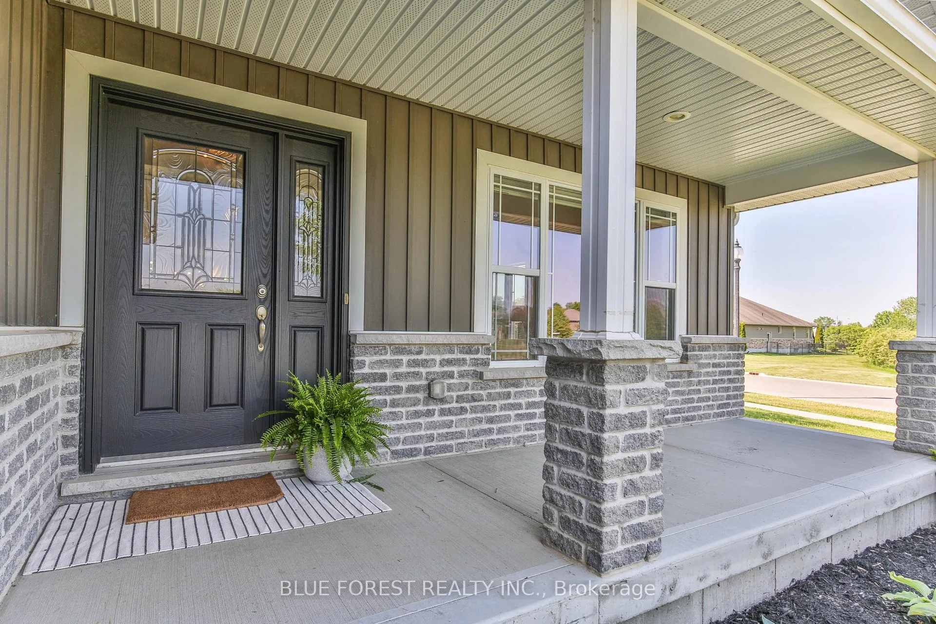 Photo 3 of 16 Brooker Trail, Thames Centre, Thorndale — HOMEH
