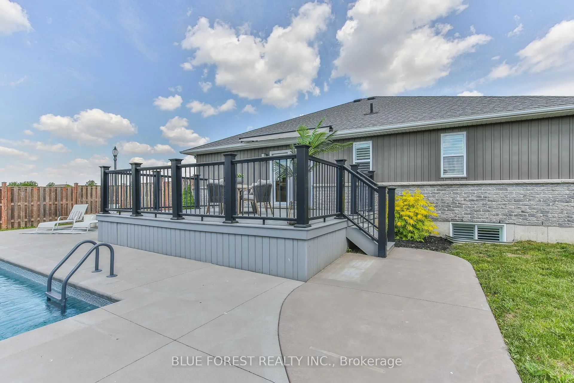 Photo 32 of 16 Brooker Trail, Thames Centre, Thorndale — HOMEH