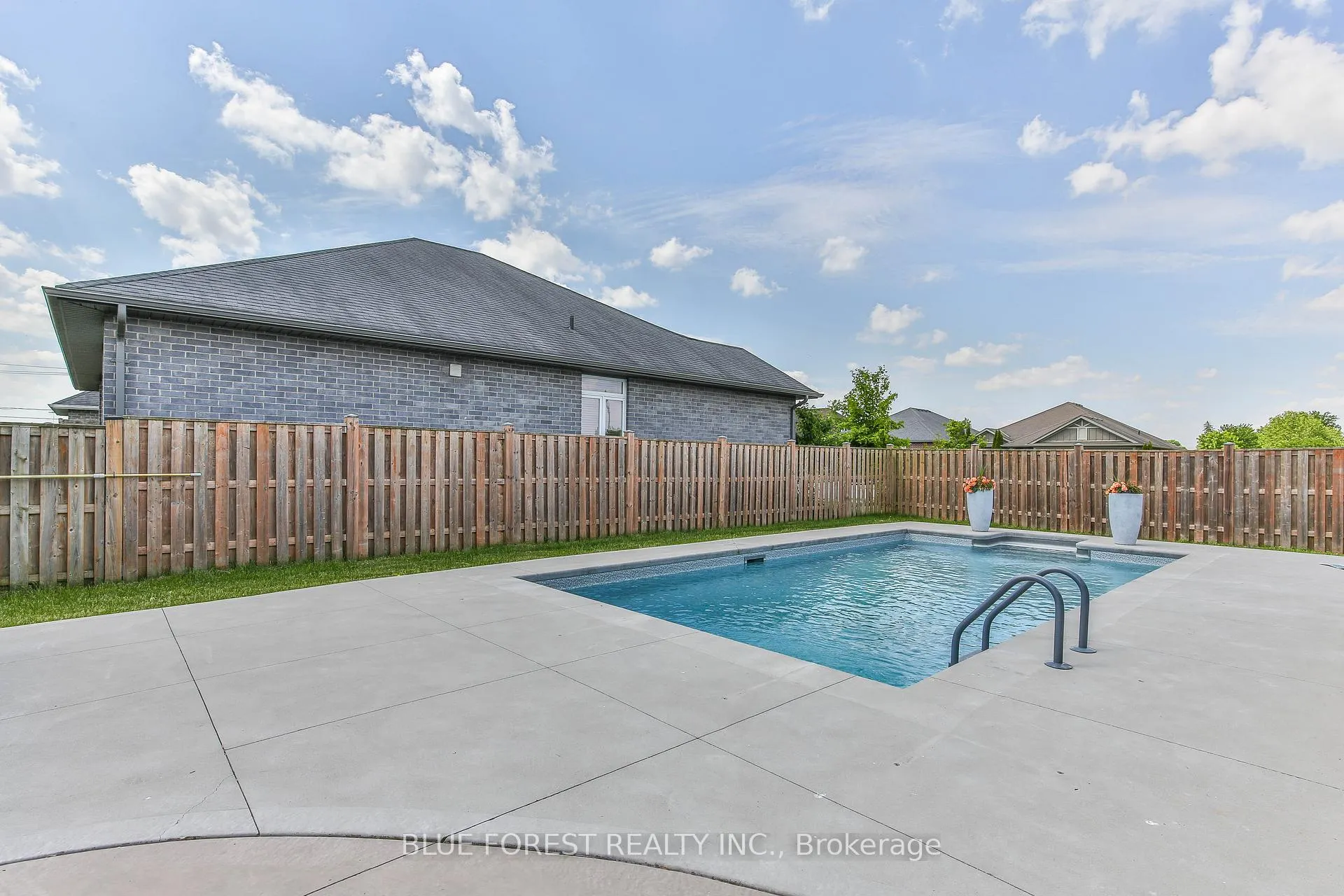 Photo 37 of 16 Brooker Trail, Thames Centre, Thorndale — HOMEH
