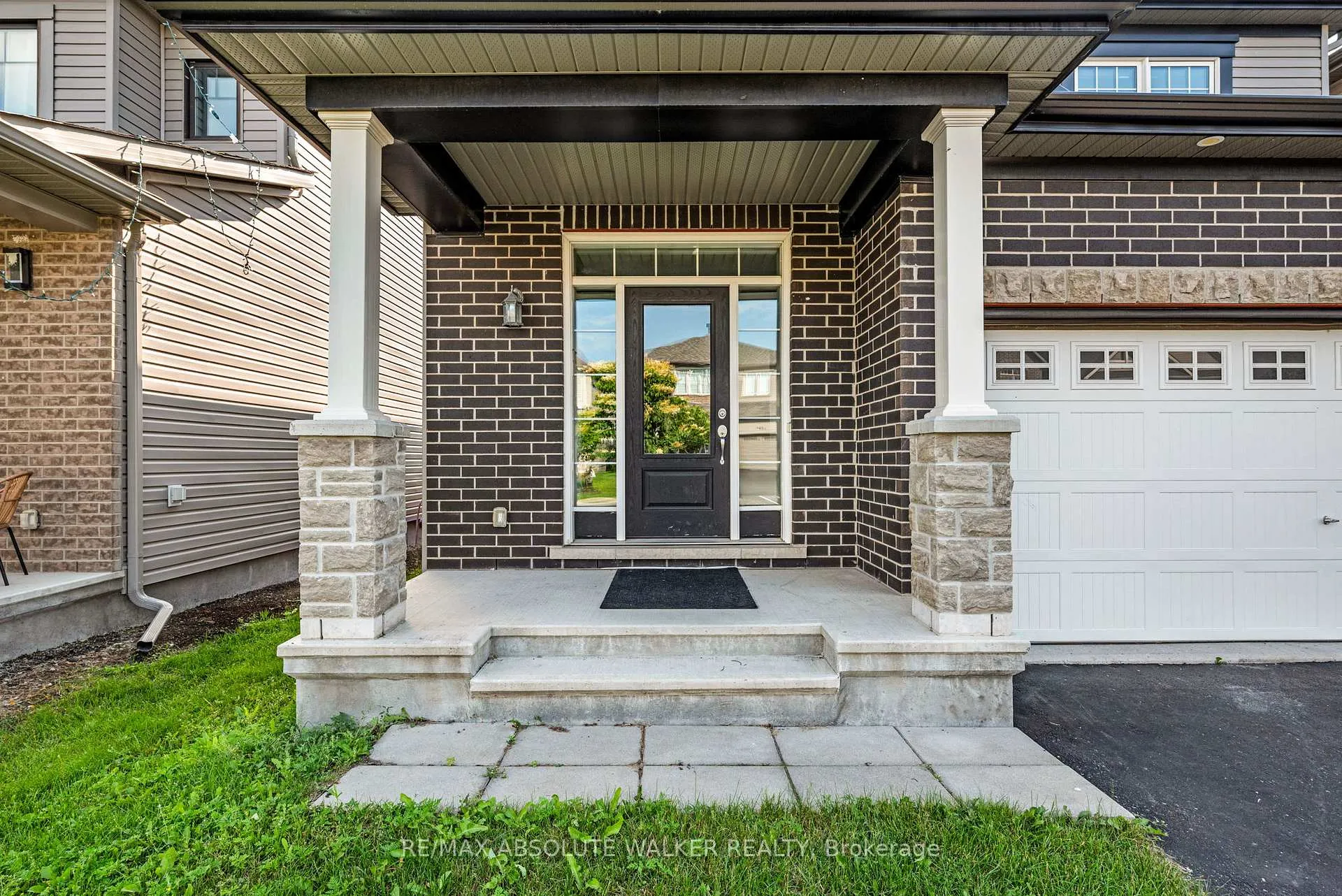 Photo 2 of 213 Esturgeon Street, Ottawa, Avalon West — HOMEH