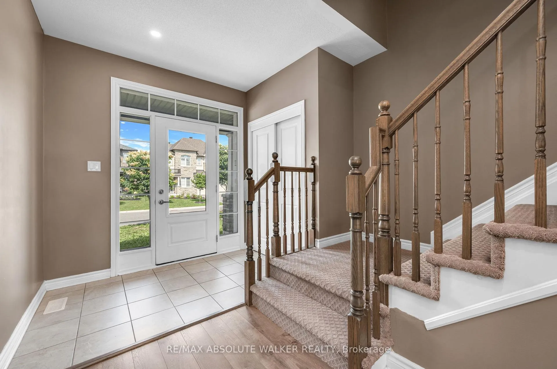 Photo 3 of 213 Esturgeon Street, Ottawa, Avalon West — HOMEH