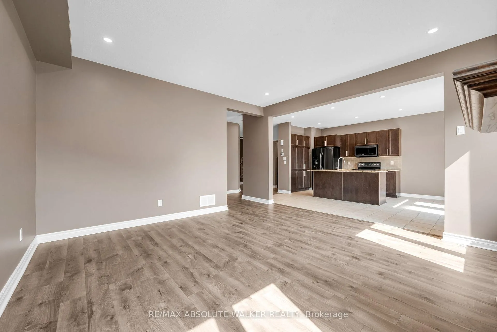 Photo 6 of 213 Esturgeon Street, Ottawa, Avalon West — HOMEH