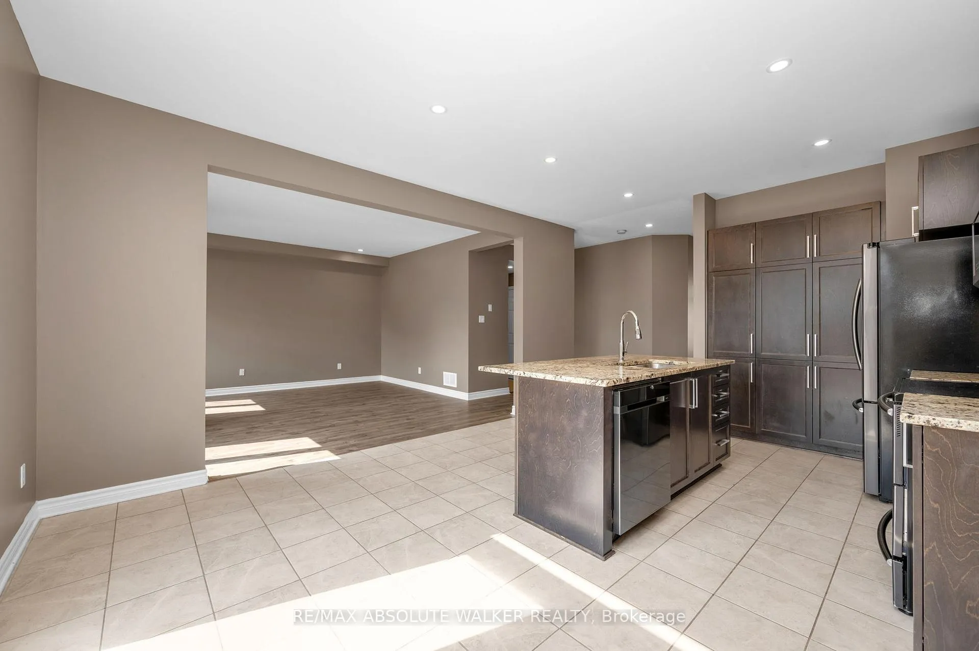 Photo 11 of 213 Esturgeon Street, Ottawa, Avalon West — HOMEH