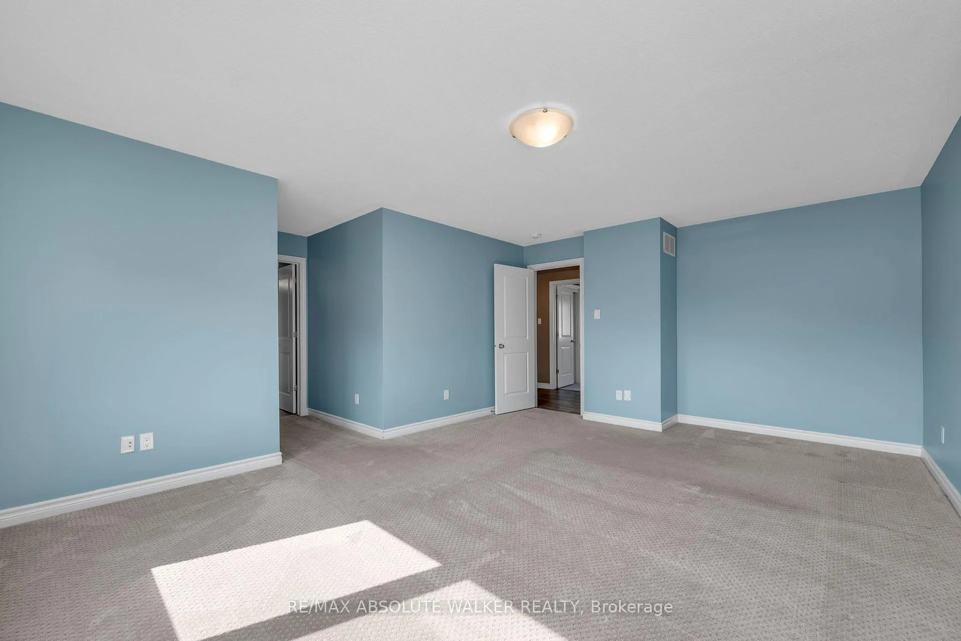 Photo 14 of 213 Esturgeon Street, Ottawa, Avalon West — HOMEH