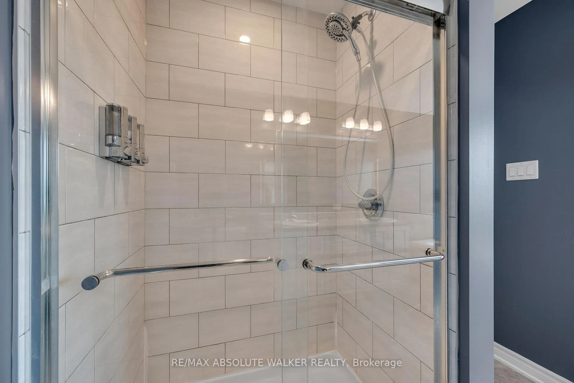 Photo 18 of 213 Esturgeon Street, Ottawa, Avalon West — HOMEH
