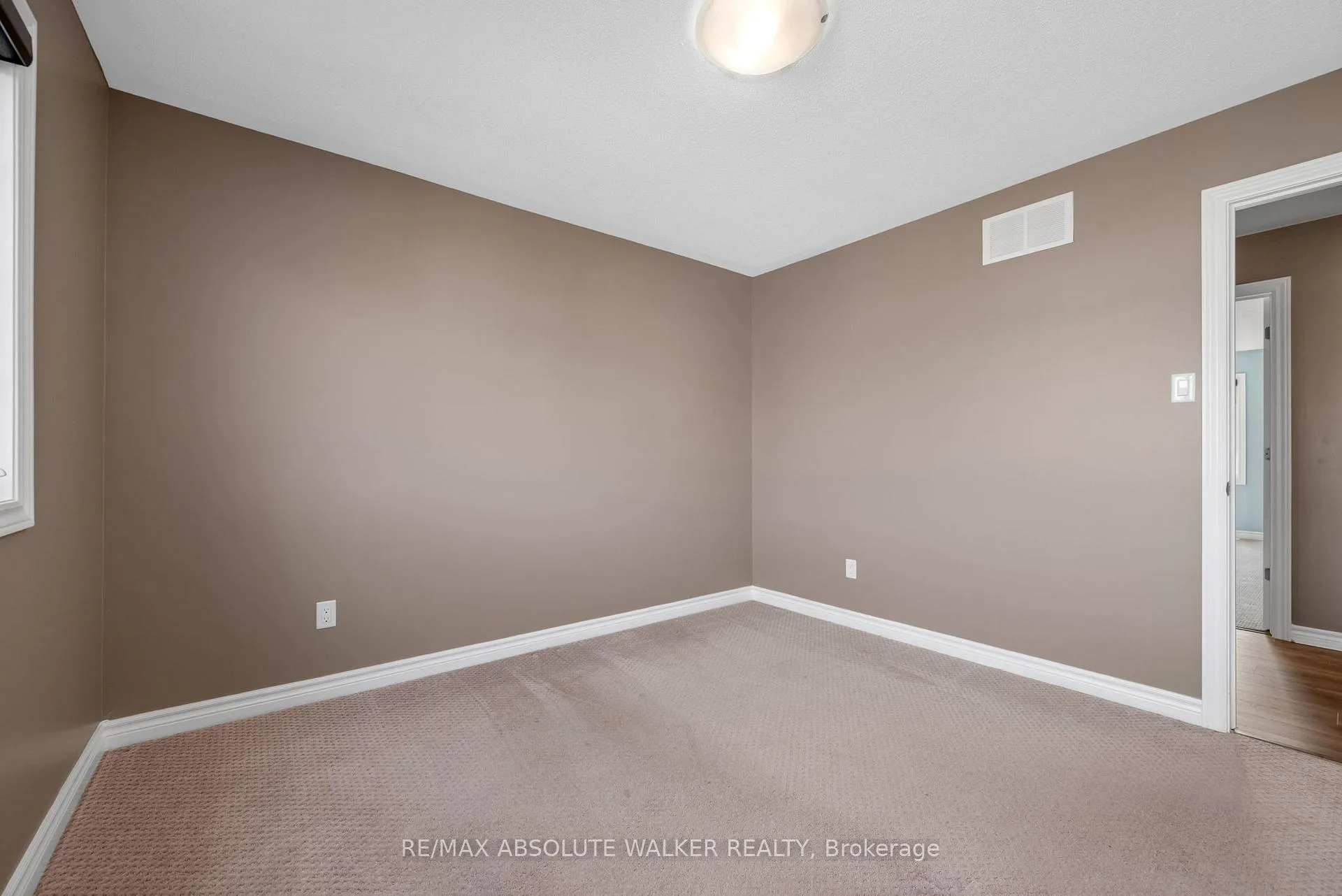 Photo 22 of 213 Esturgeon Street, Ottawa, Avalon West — HOMEH