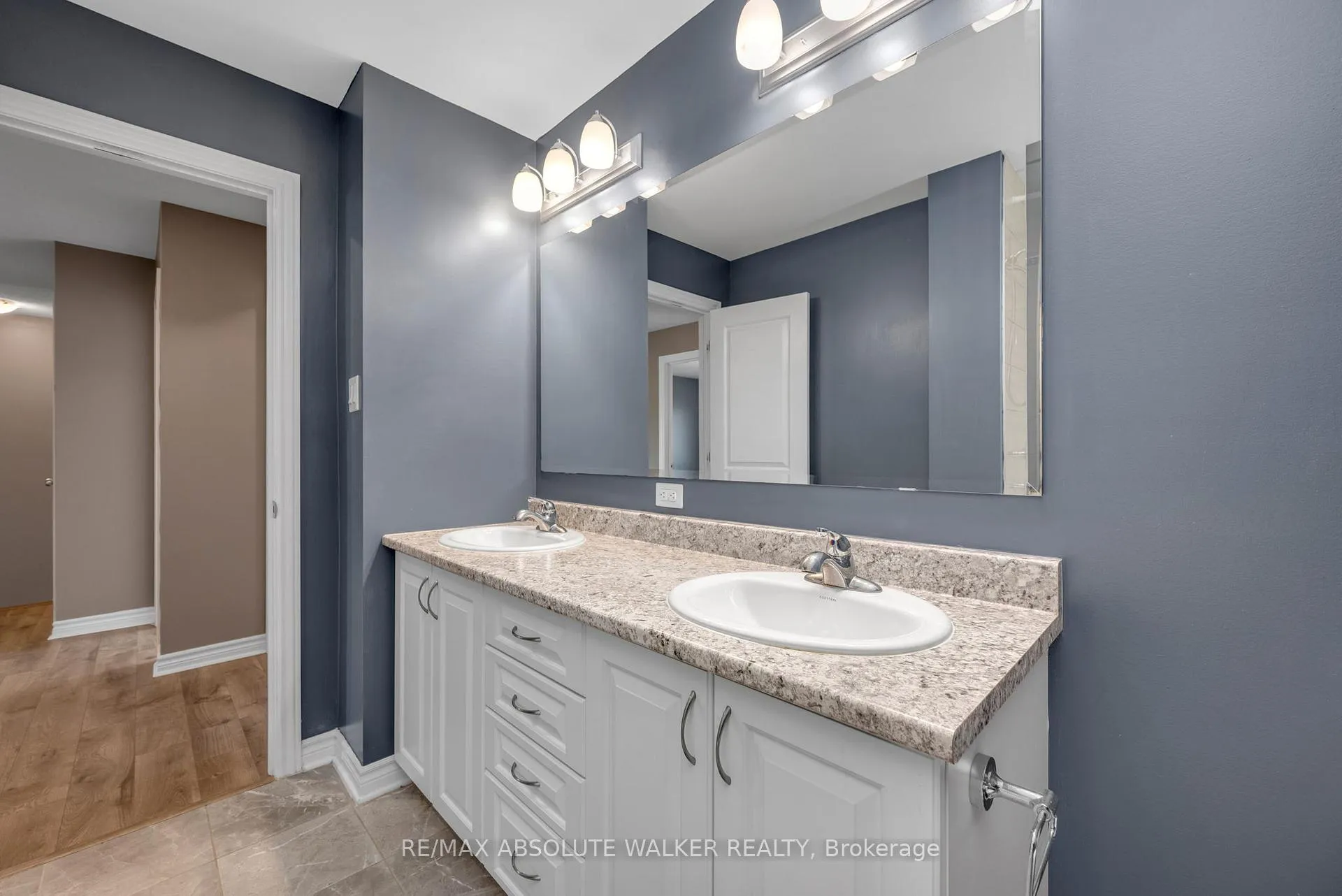 Photo 23 of 213 Esturgeon Street, Ottawa, Avalon West — HOMEH