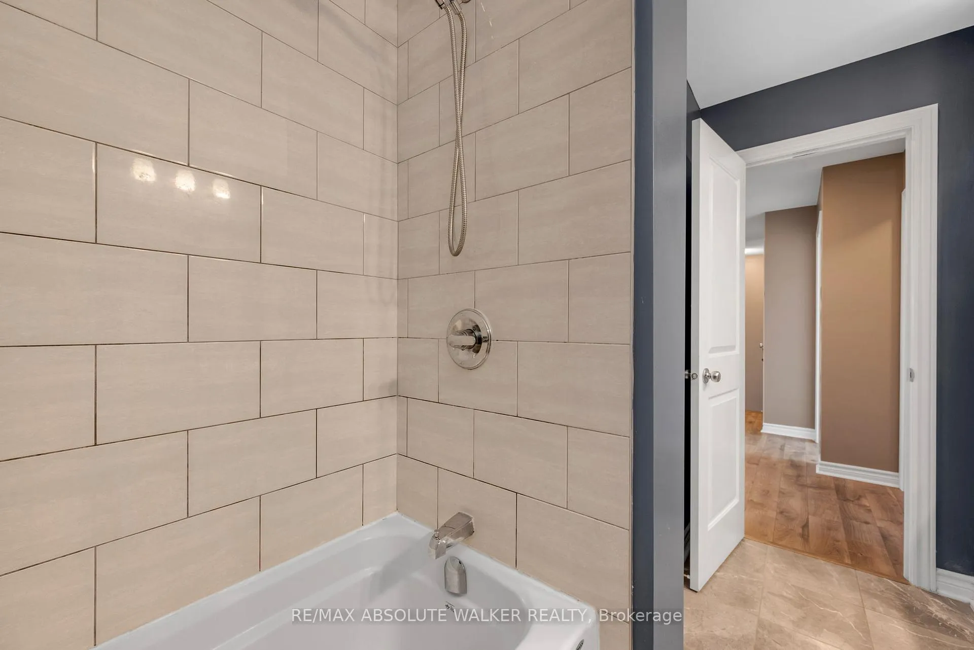Photo 24 of 213 Esturgeon Street, Ottawa, Avalon West — HOMEH