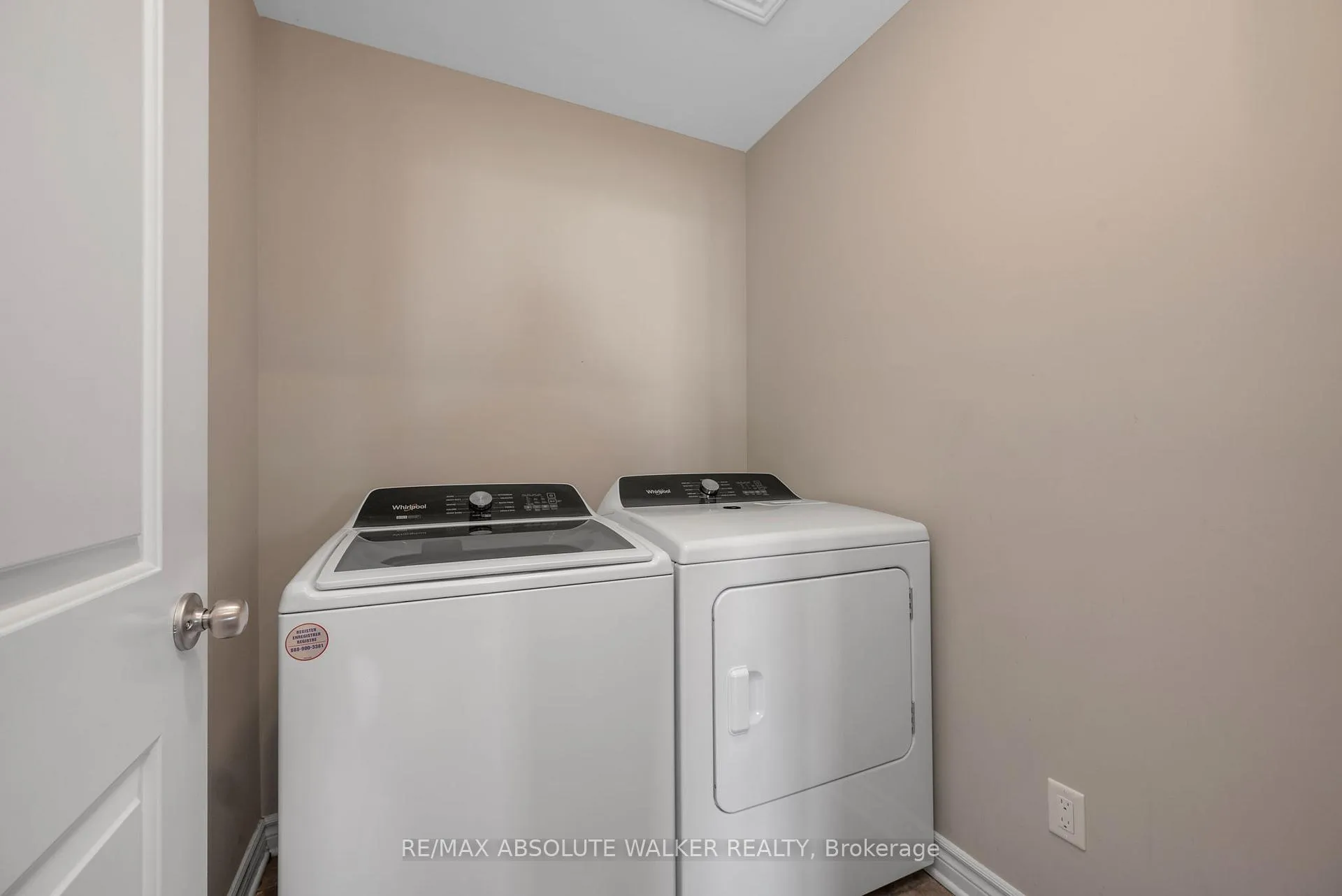 Photo 25 of 213 Esturgeon Street, Ottawa, Avalon West — HOMEH