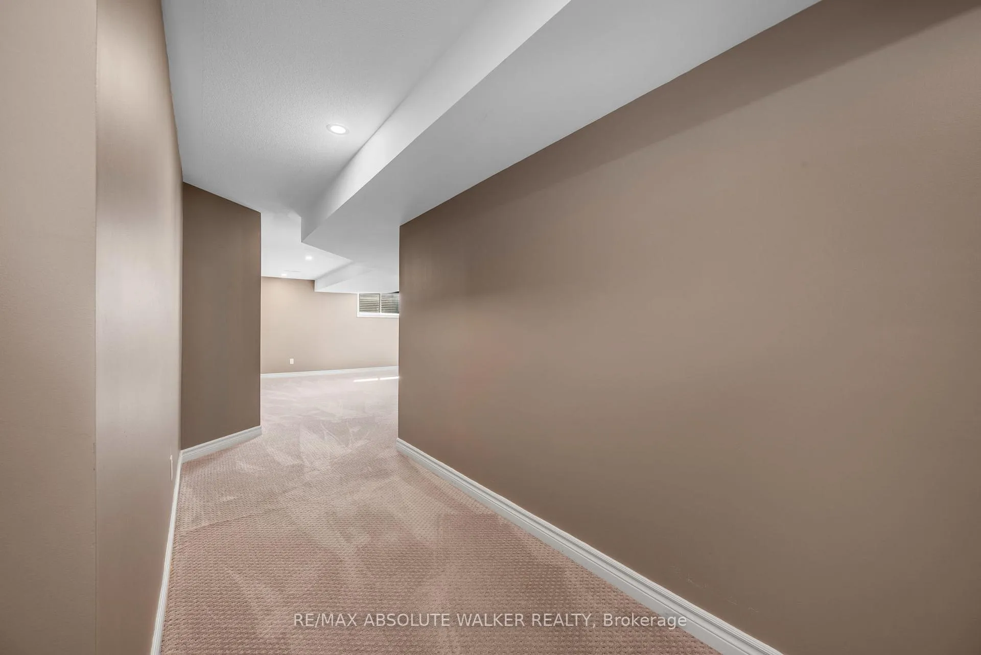 Photo 26 of 213 Esturgeon Street, Ottawa, Avalon West — HOMEH