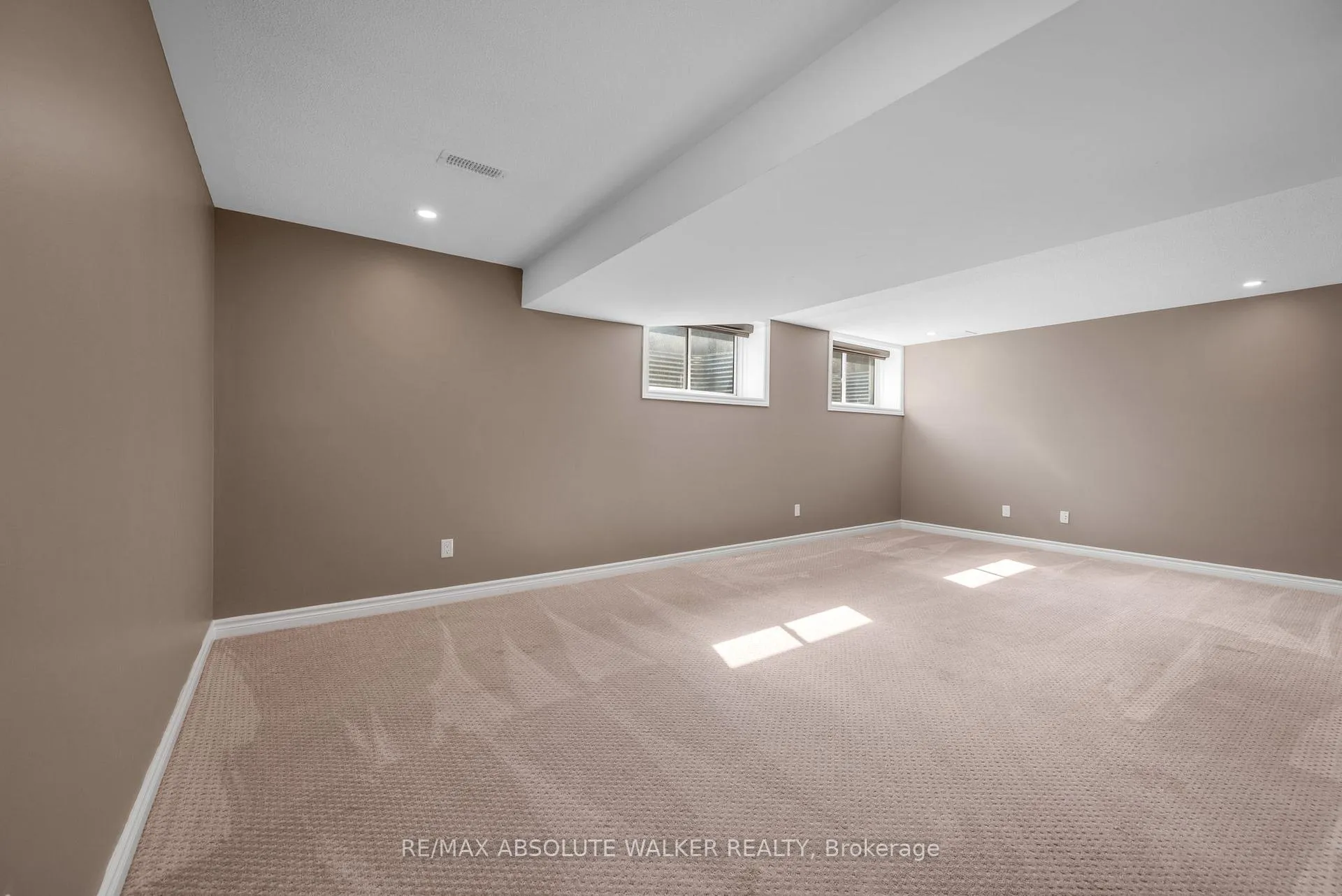 Photo 27 of 213 Esturgeon Street, Ottawa, Avalon West — HOMEH
