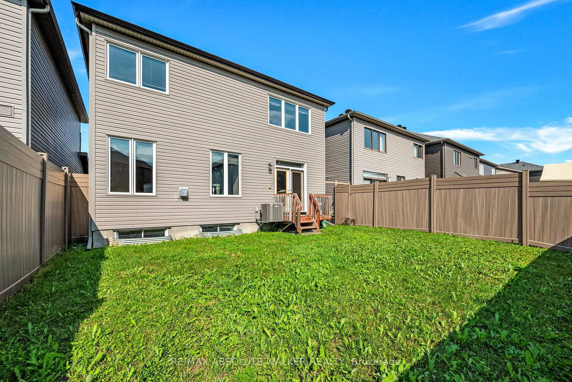 Photo 30 of 213 Esturgeon Street, Ottawa, Avalon West — HOMEH