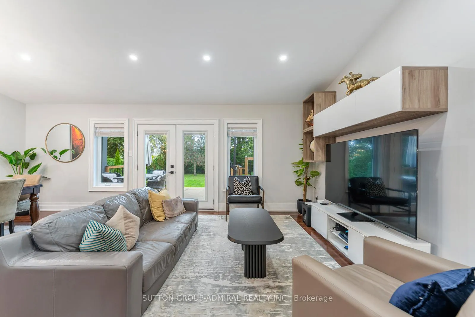 Photo 3 of 41 Waterford Drive, Etobicoke, Willowridge-Martingrove-Richview — HOMEH