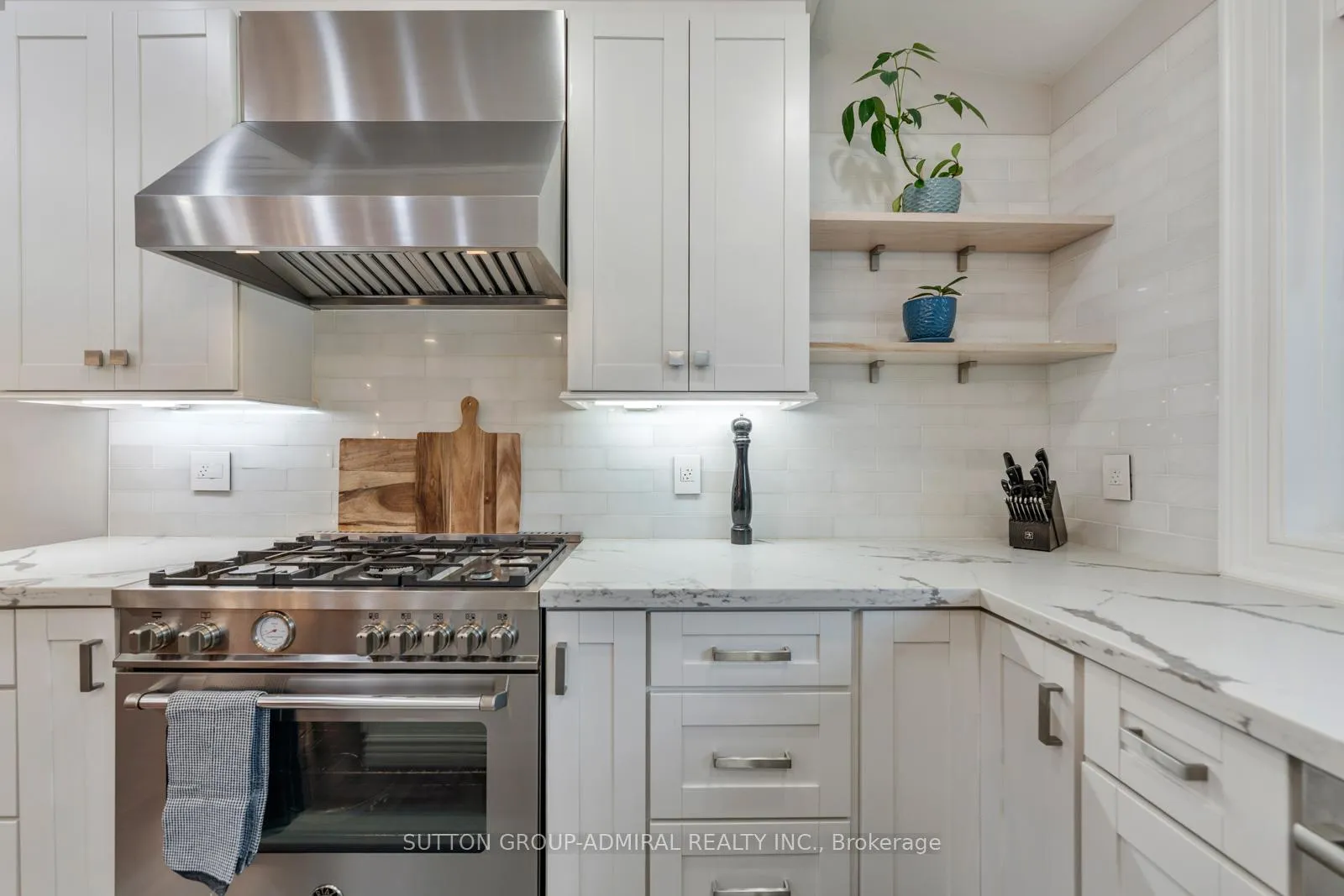 Photo 6 of 41 Waterford Drive, Etobicoke, Willowridge-Martingrove-Richview — HOMEH