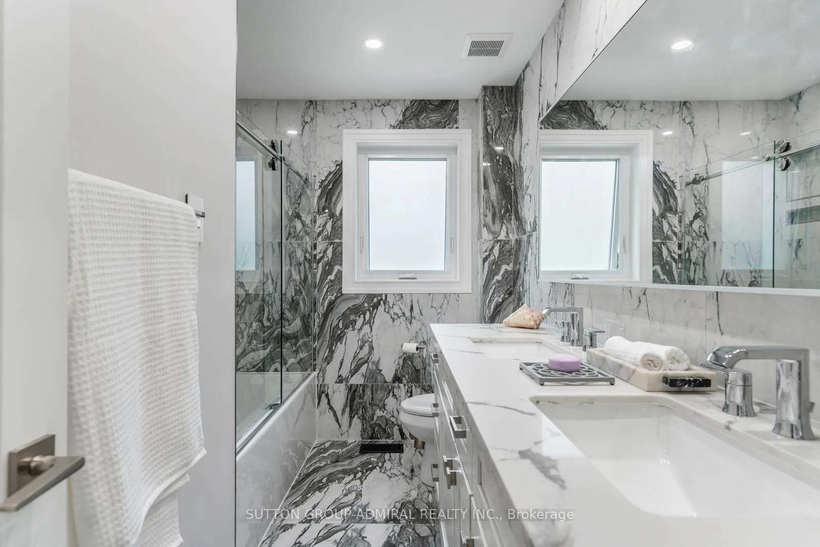 Photo 18 of 41 Waterford Drive, Etobicoke, Willowridge-Martingrove-Richview — HOMEH