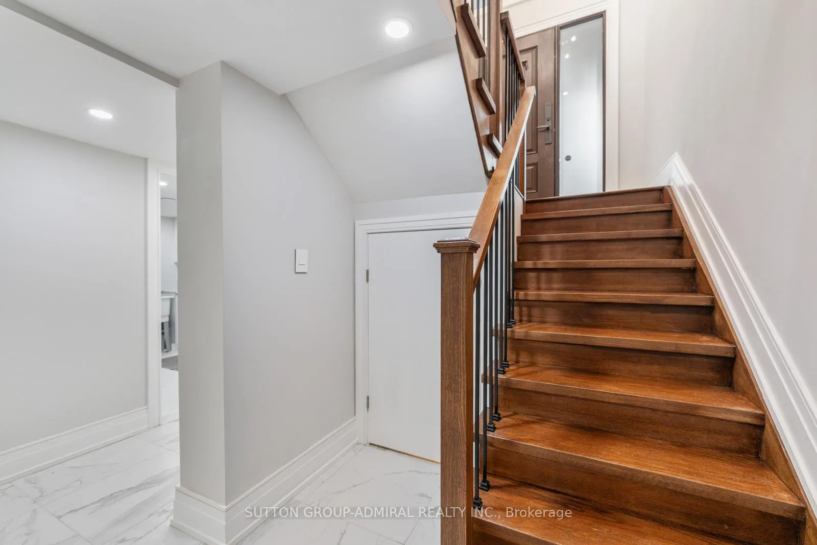 Photo 19 of 41 Waterford Drive, Etobicoke, Willowridge-Martingrove-Richview — HOMEH