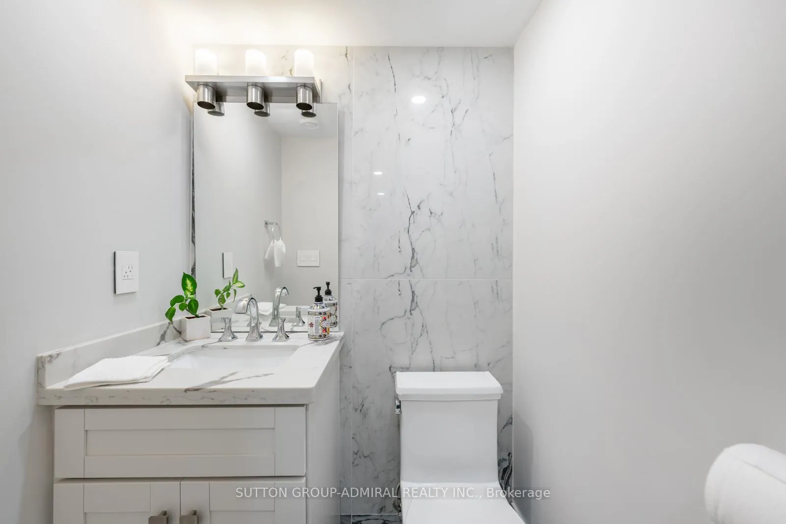 Photo 21 of 41 Waterford Drive, Etobicoke, Willowridge-Martingrove-Richview — HOMEH