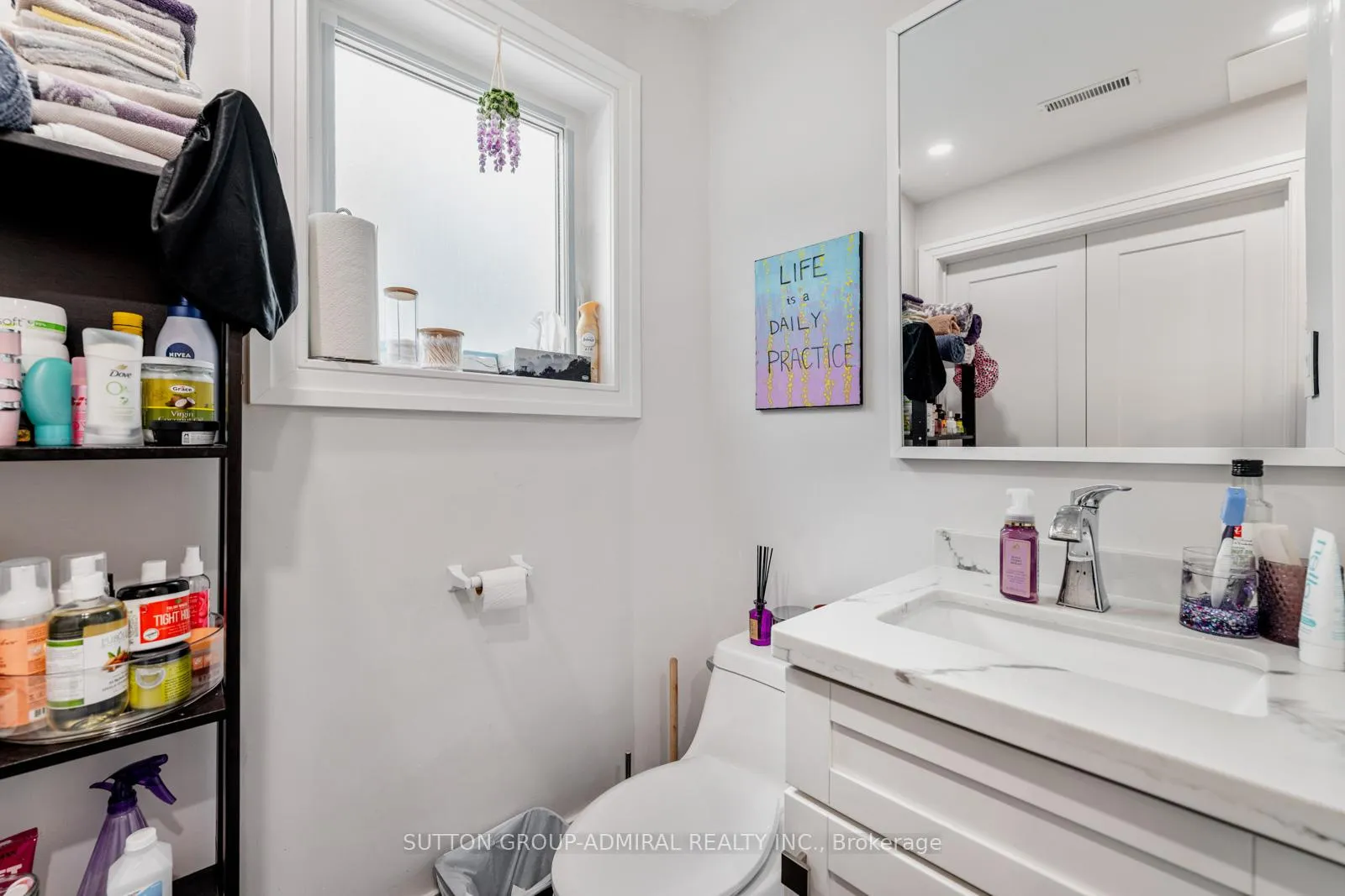 Photo 29 of 41 Waterford Drive, Etobicoke, Willowridge-Martingrove-Richview — HOMEH