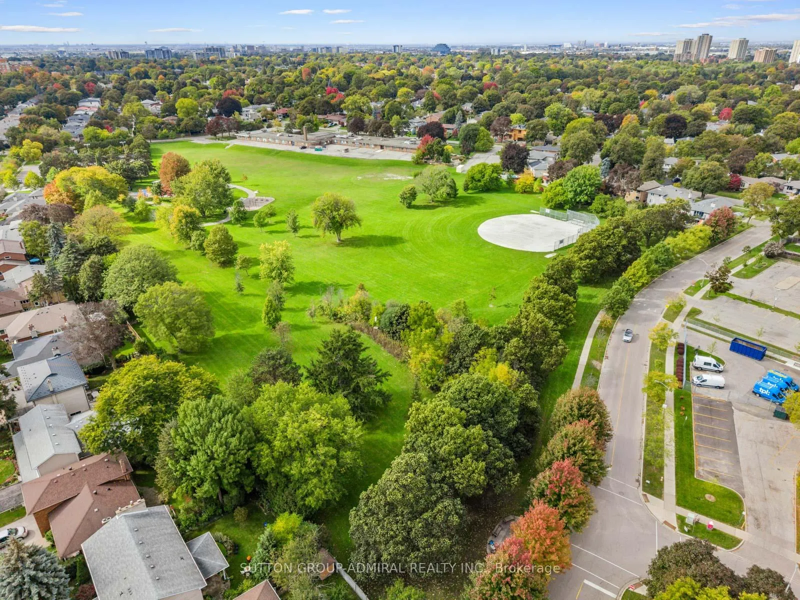 Photo 37 of 41 Waterford Drive, Etobicoke, Willowridge-Martingrove-Richview — HOMEH