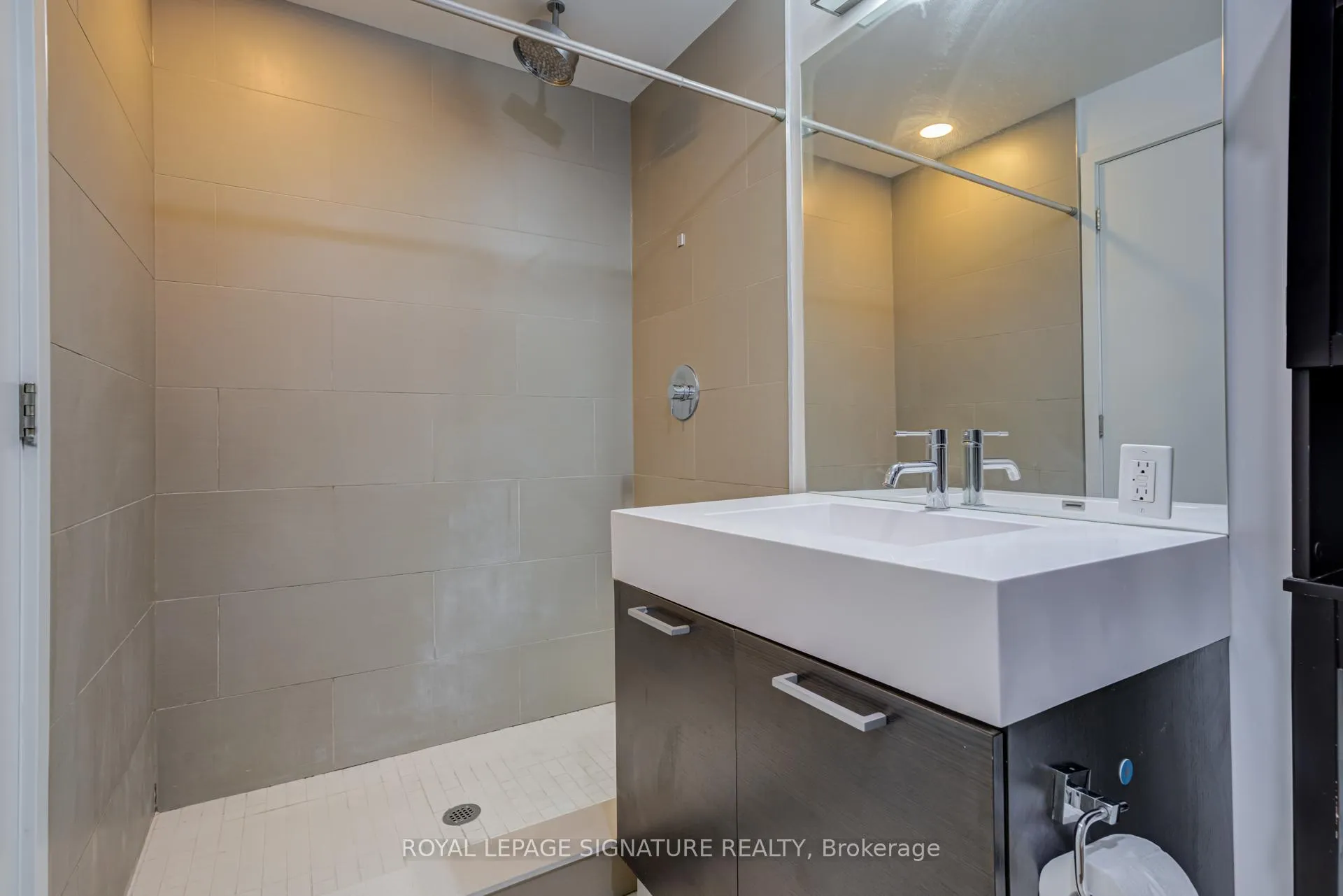 Photo 14 of Unit 717, 90 Broadview Avenue, Toronto, South Riverdale — HOMEH