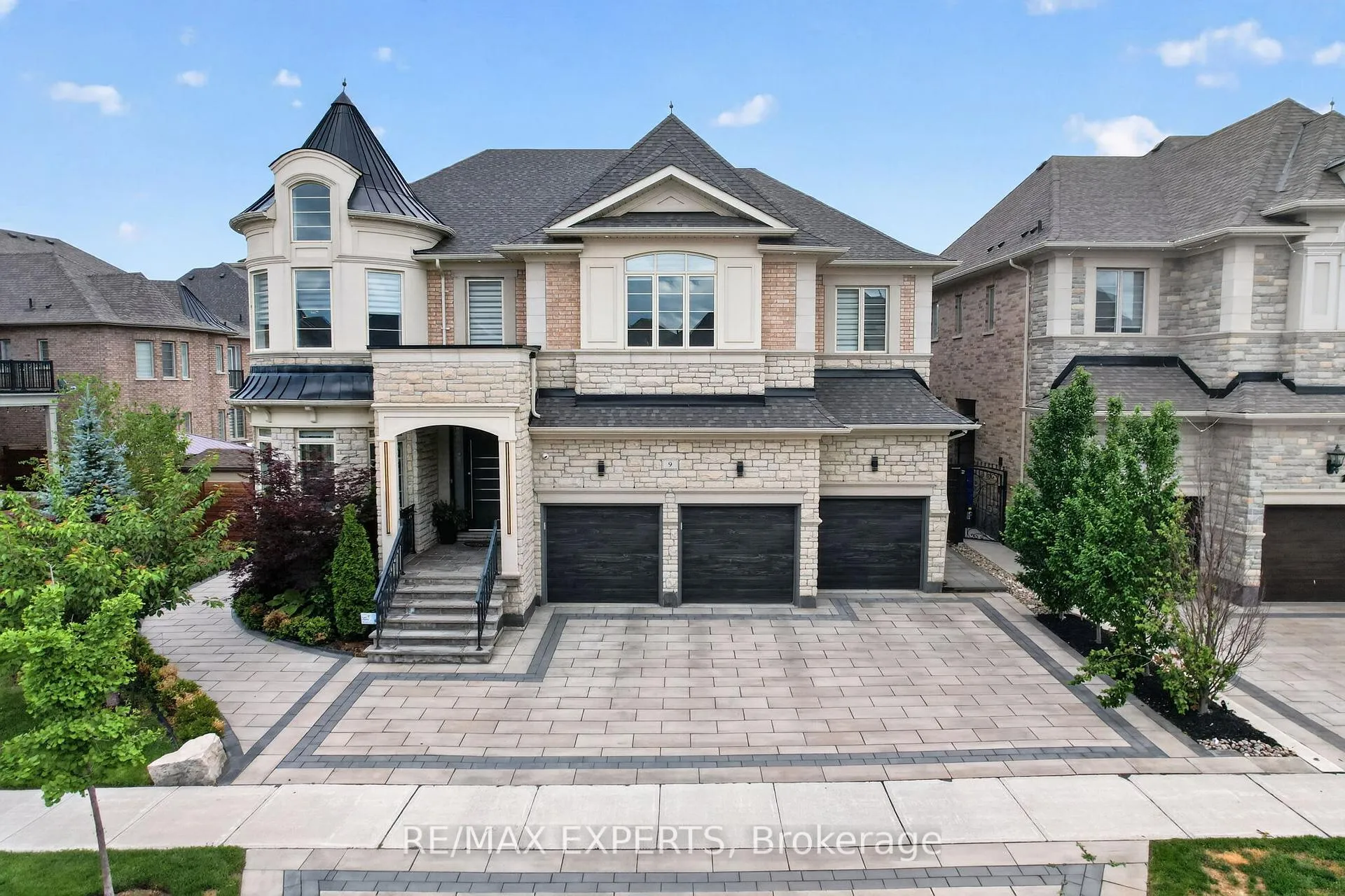 Photo 2 of 9 Glen Abbey Trail, Vaughan, Kleinburg — HOMEH