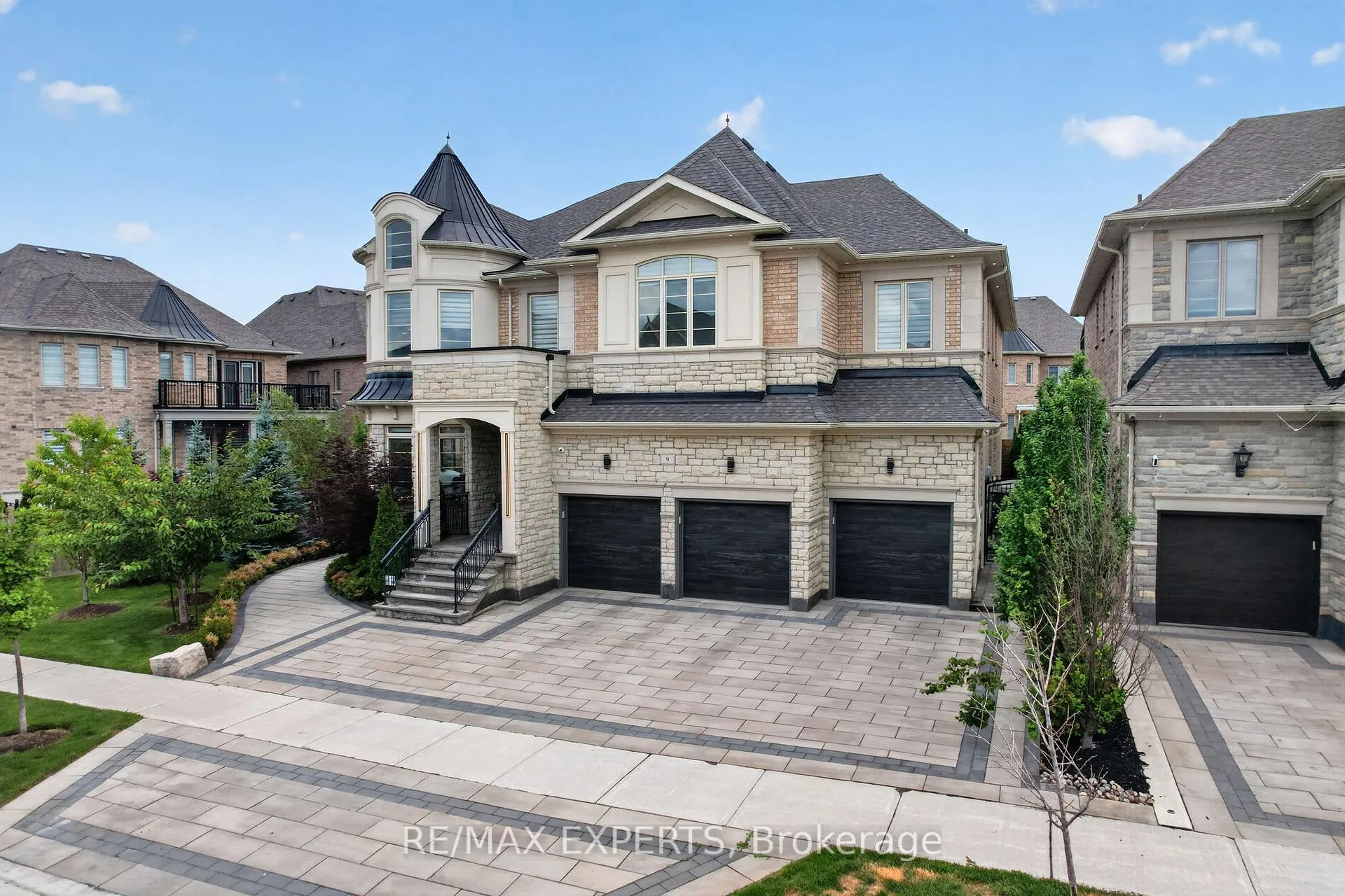 Photo 3 of 9 Glen Abbey Trail, Vaughan, Kleinburg — HOMEH