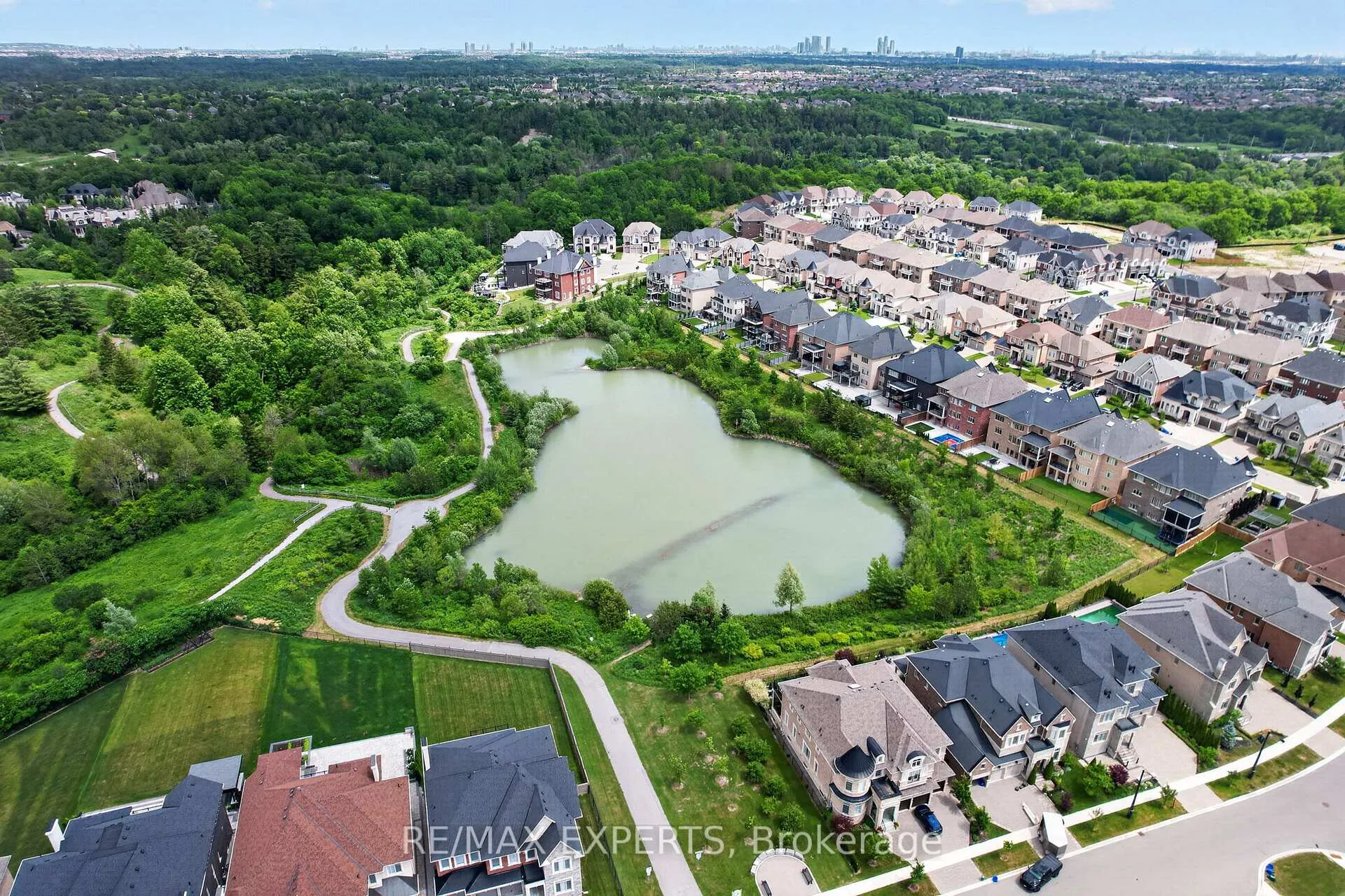 Photo 50 of 9 Glen Abbey Trail, Vaughan, Kleinburg — HOMEH