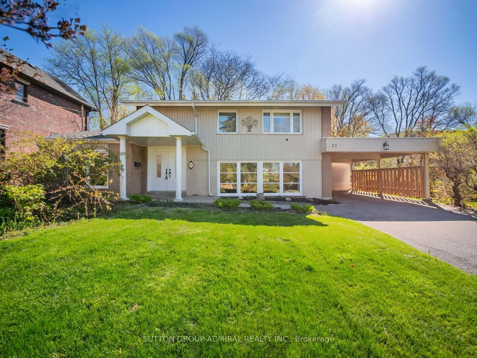Front of 21 Rialto Drive