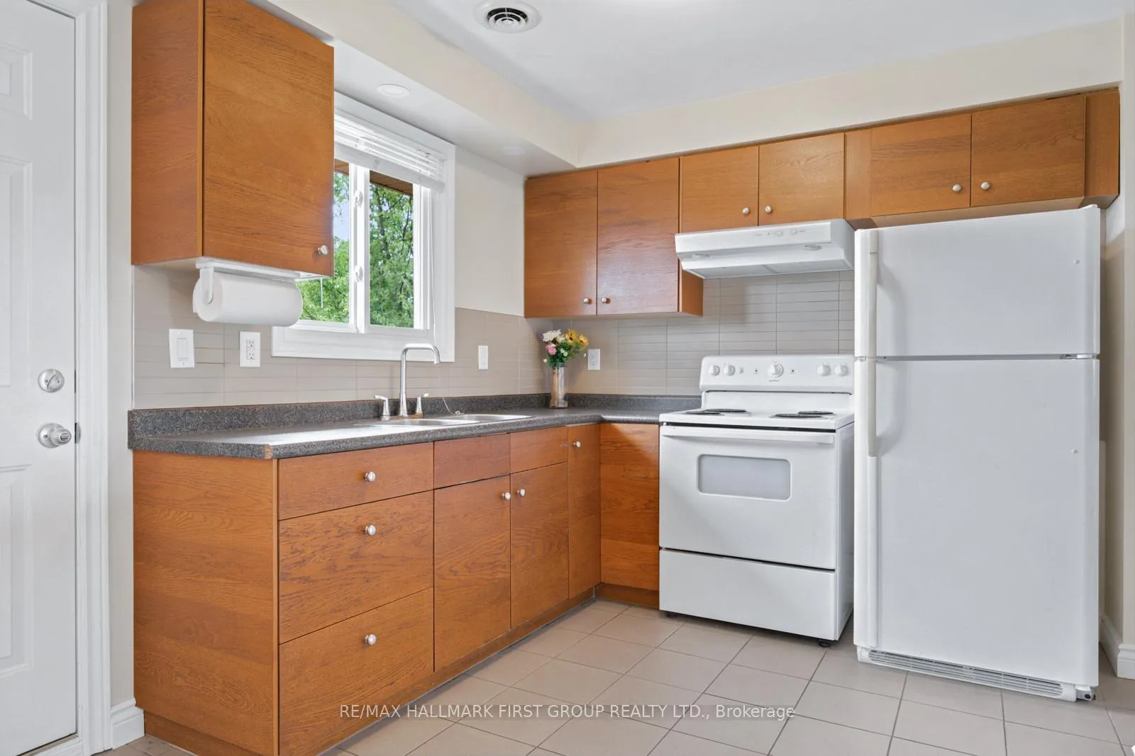 Photo 6 of Unit Main, 361 Dwight Avenue, Oshawa, Lakeview — HOMEH
